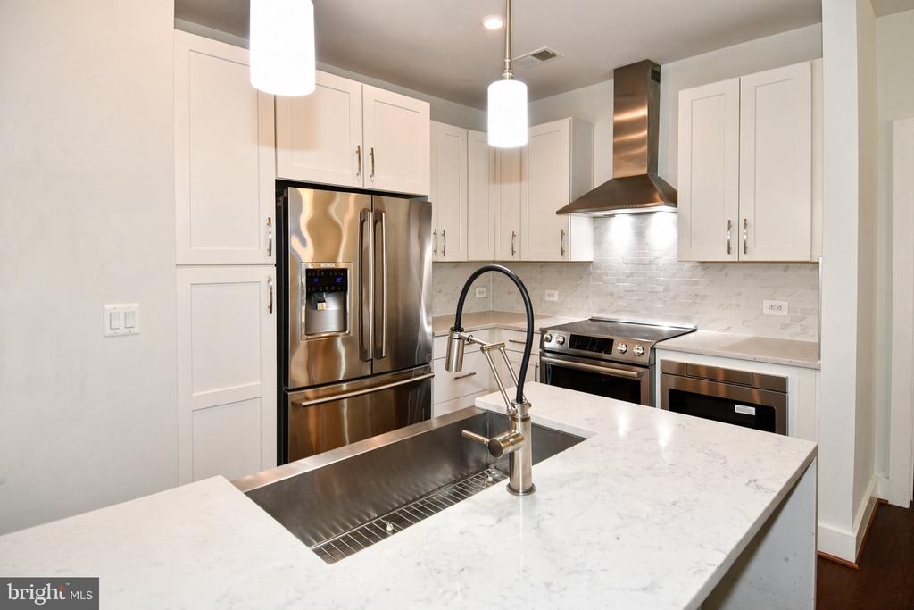1411 KEY BOULEVARD Unit: 406