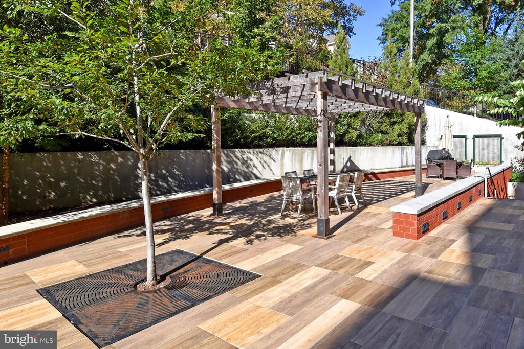 1411 KEY BOULEVARD Unit: 406