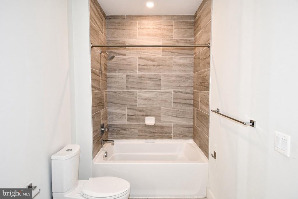 1411 KEY BOULEVARD Unit: 406