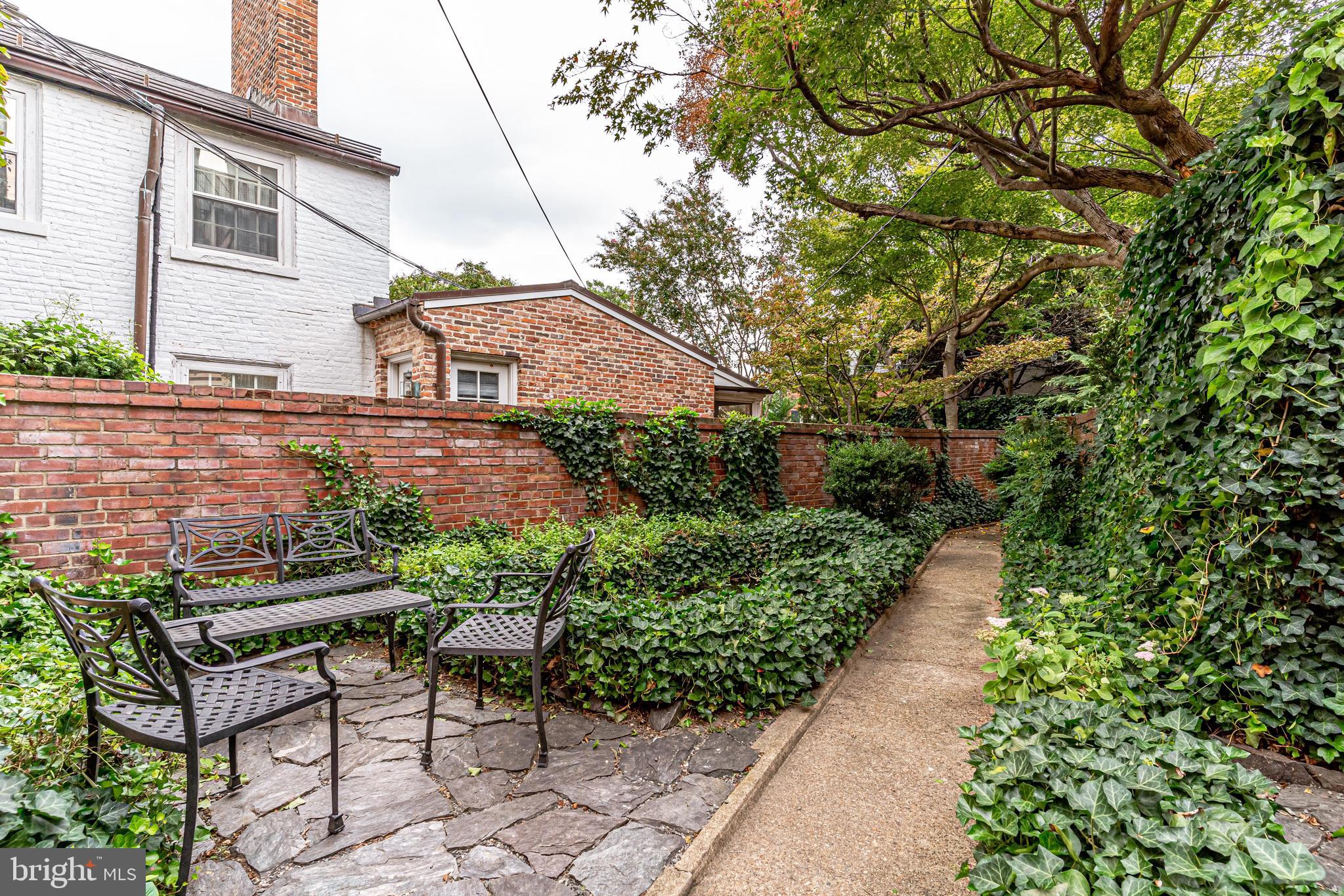 126 S FAIRFAX STREET