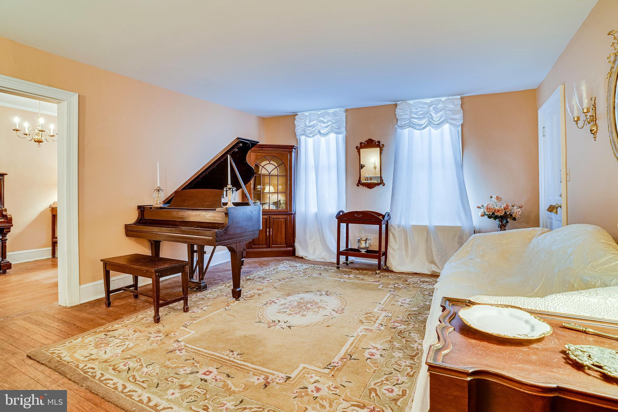 126 S FAIRFAX STREET