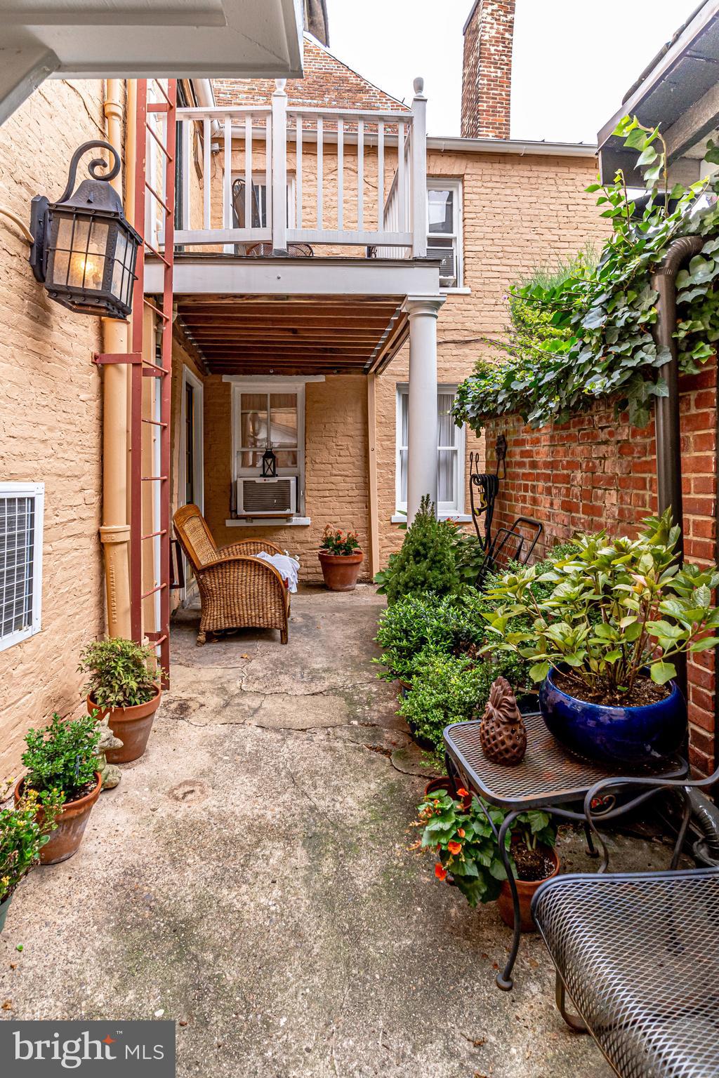 126 S FAIRFAX STREET