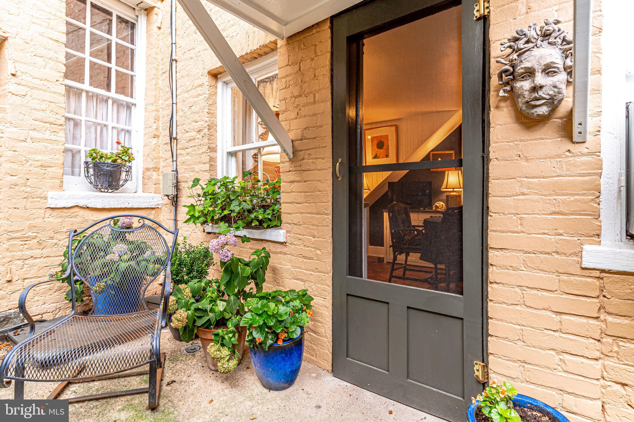 126 S FAIRFAX STREET