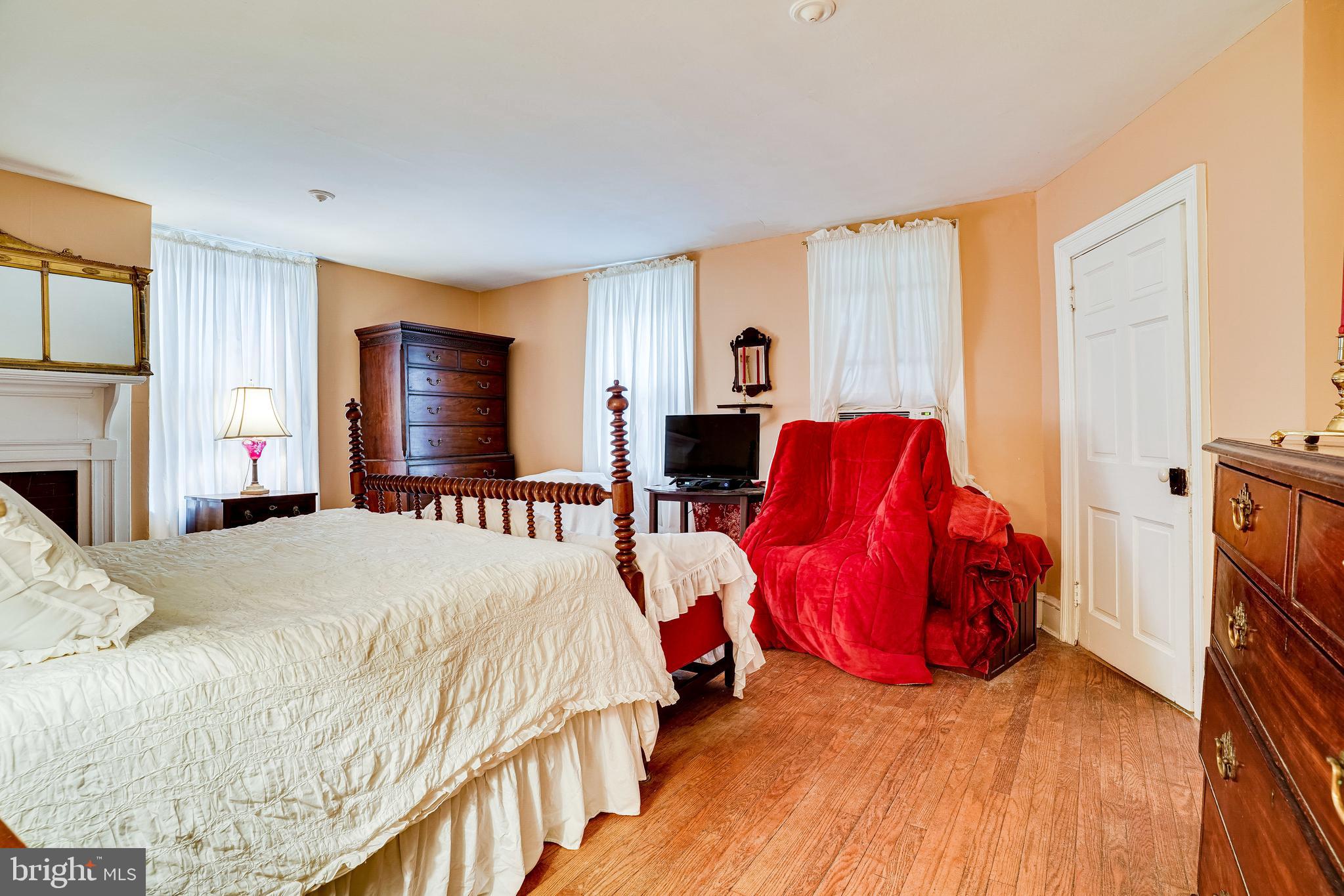 126 S FAIRFAX STREET