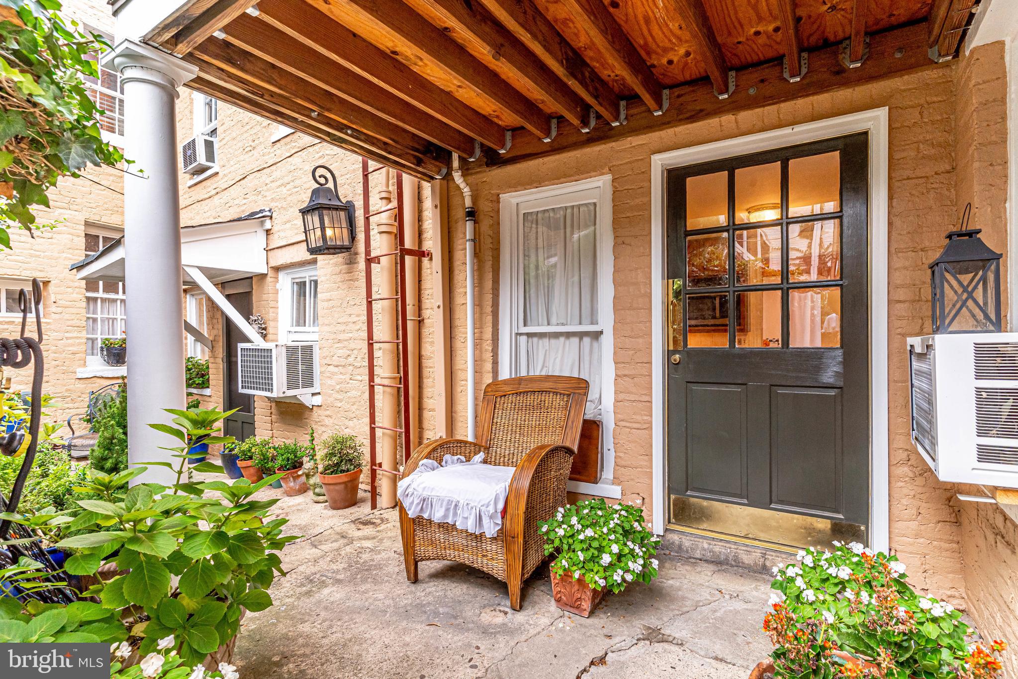 126 S FAIRFAX STREET