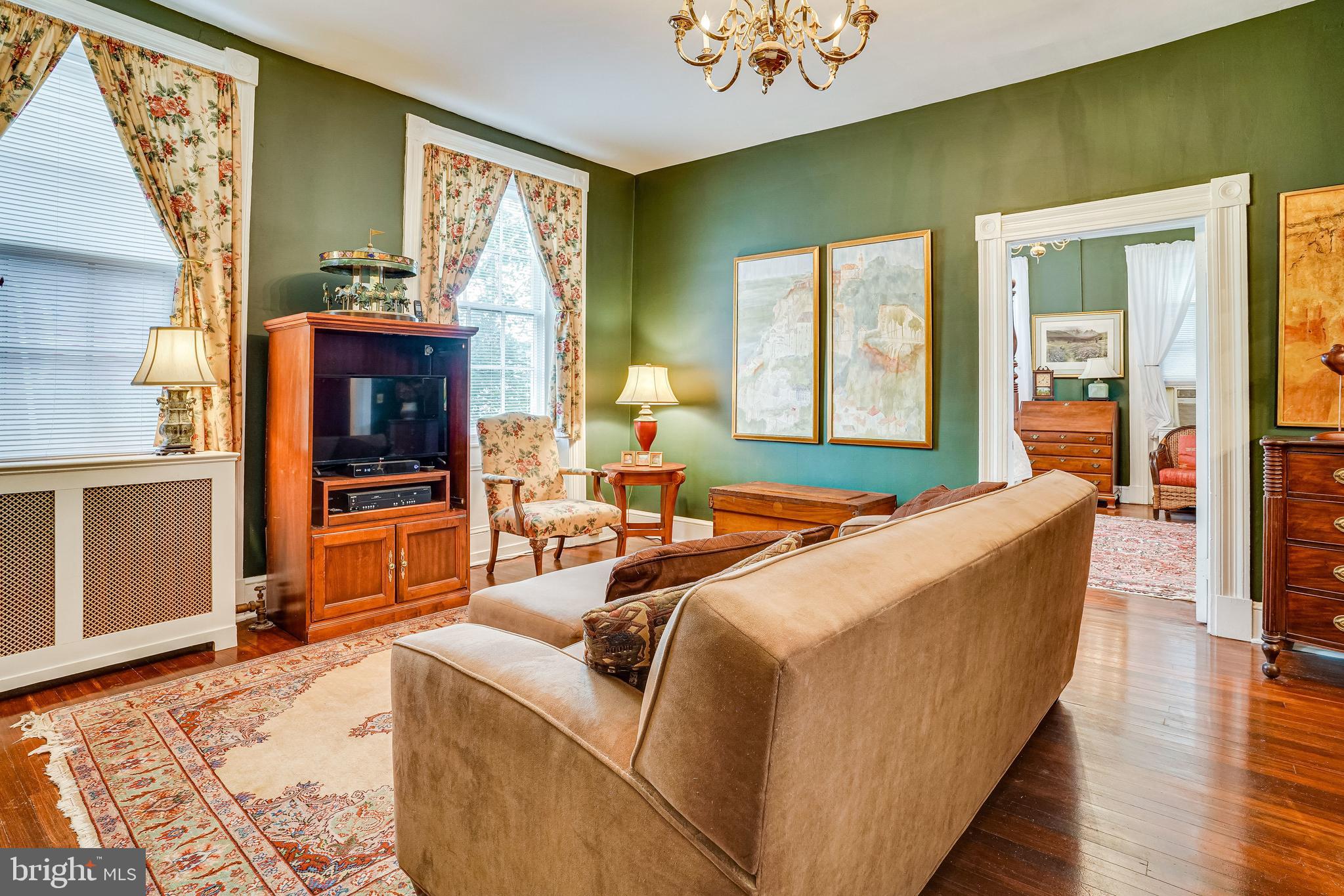 126 S FAIRFAX STREET