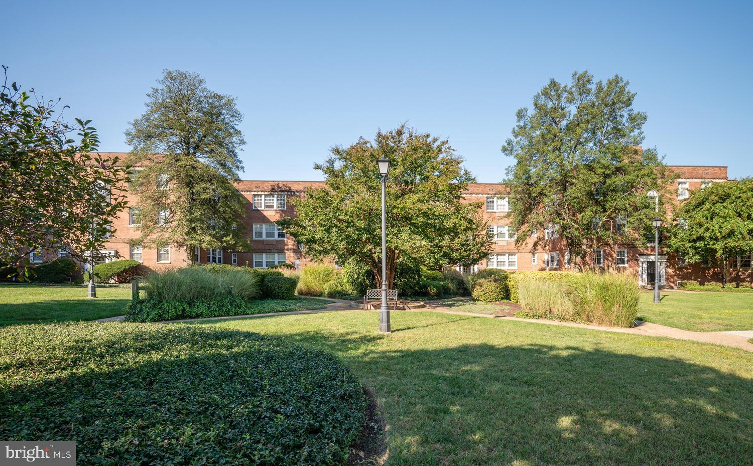 1810 W ABINGDON DRIVE 101