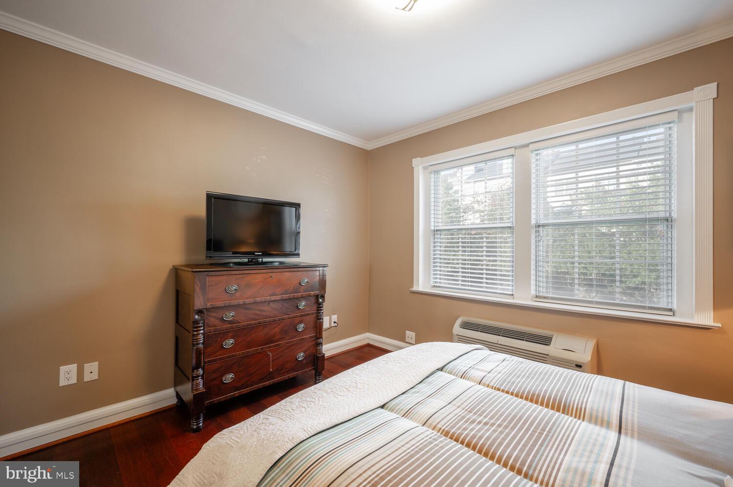 1810 W ABINGDON DRIVE 101