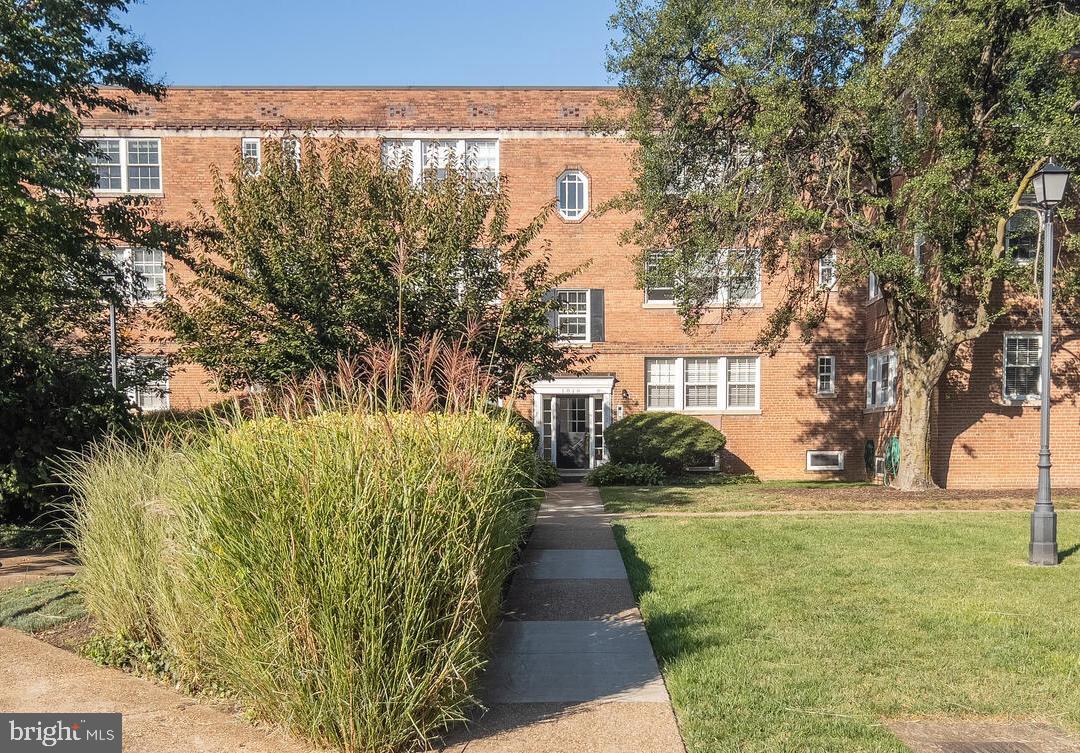 1810 W ABINGDON DRIVE 101