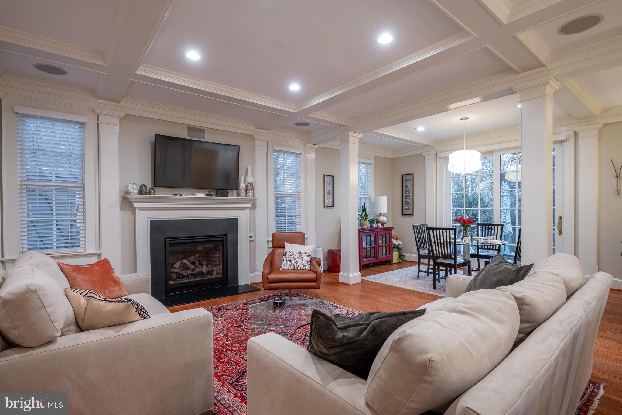 10 W GLENDALE AVENUE W