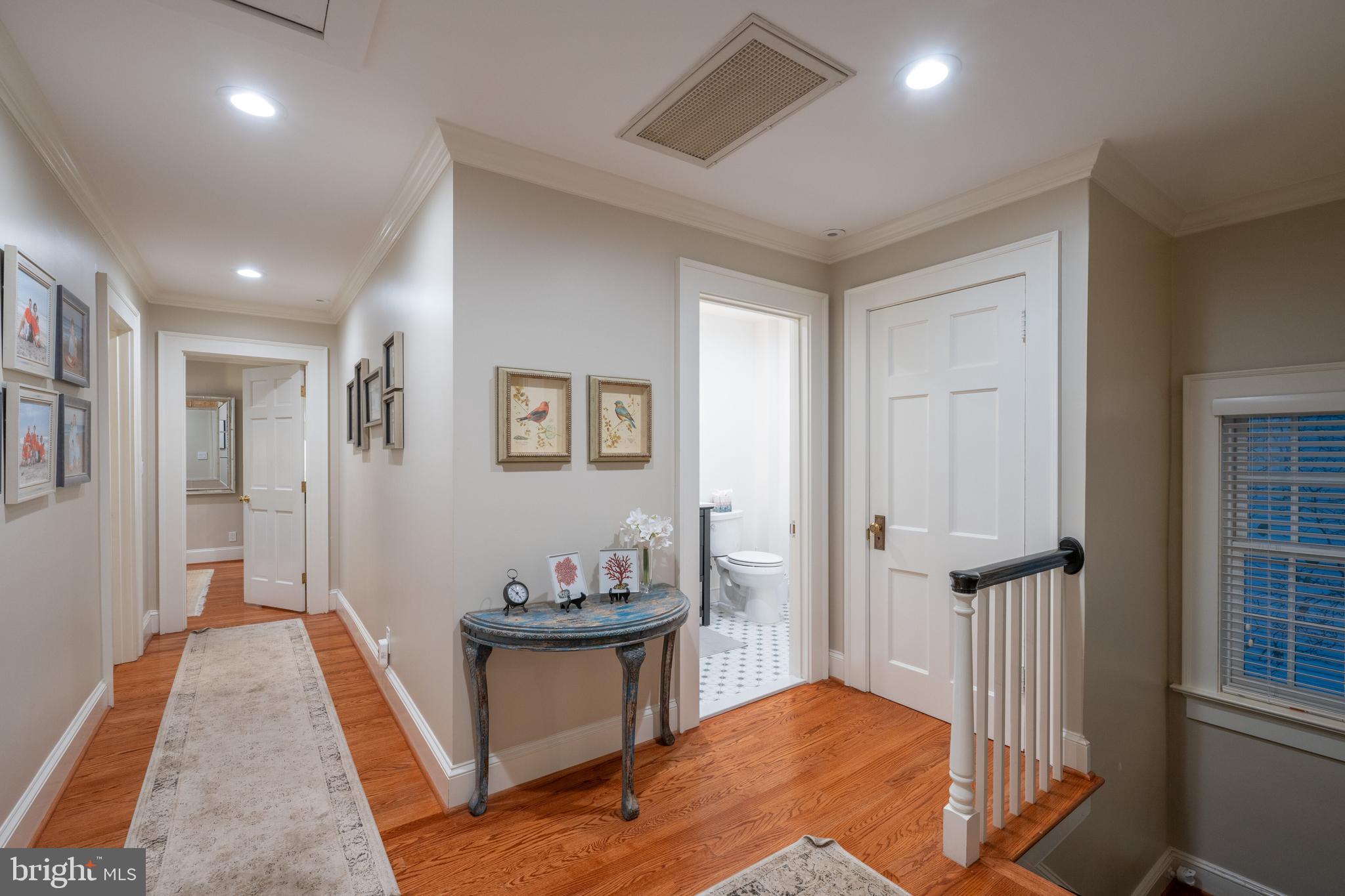 10 W GLENDALE AVENUE W
