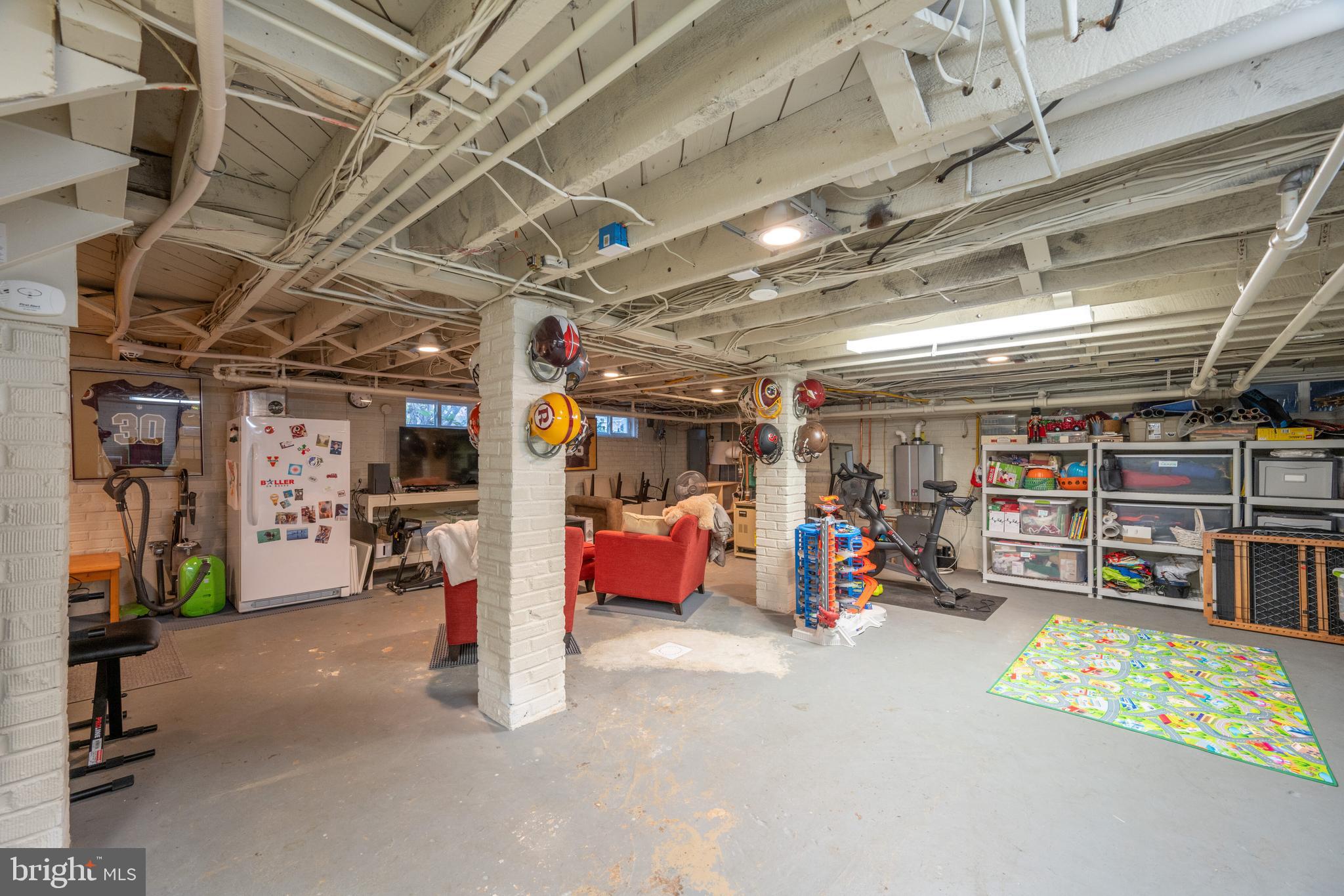 10 W GLENDALE AVENUE W