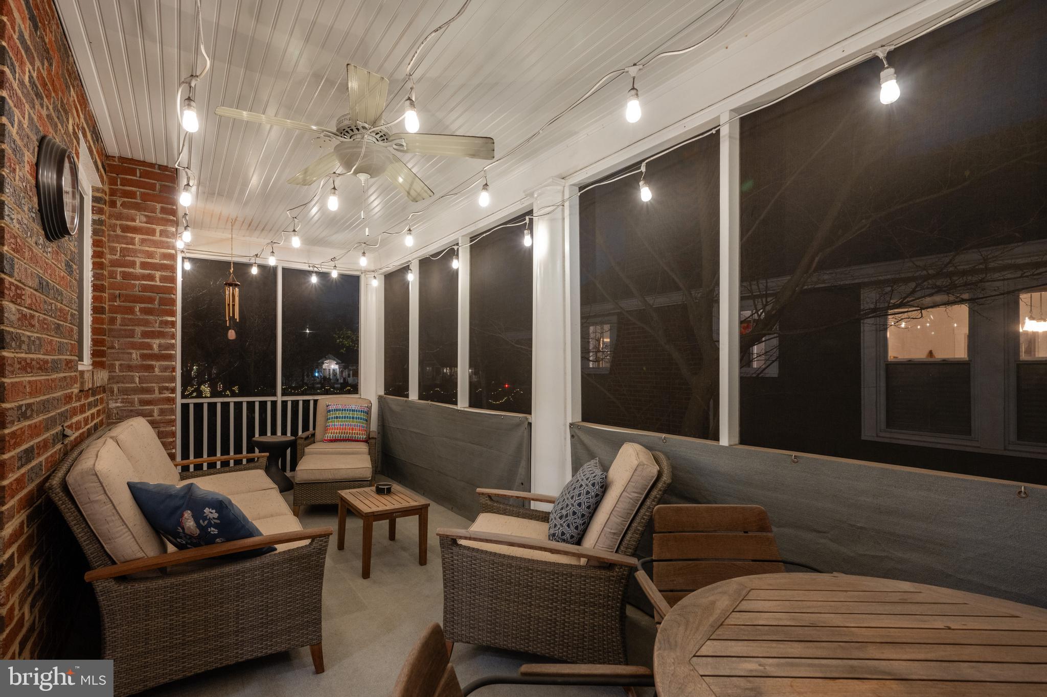 10 W GLENDALE AVENUE W