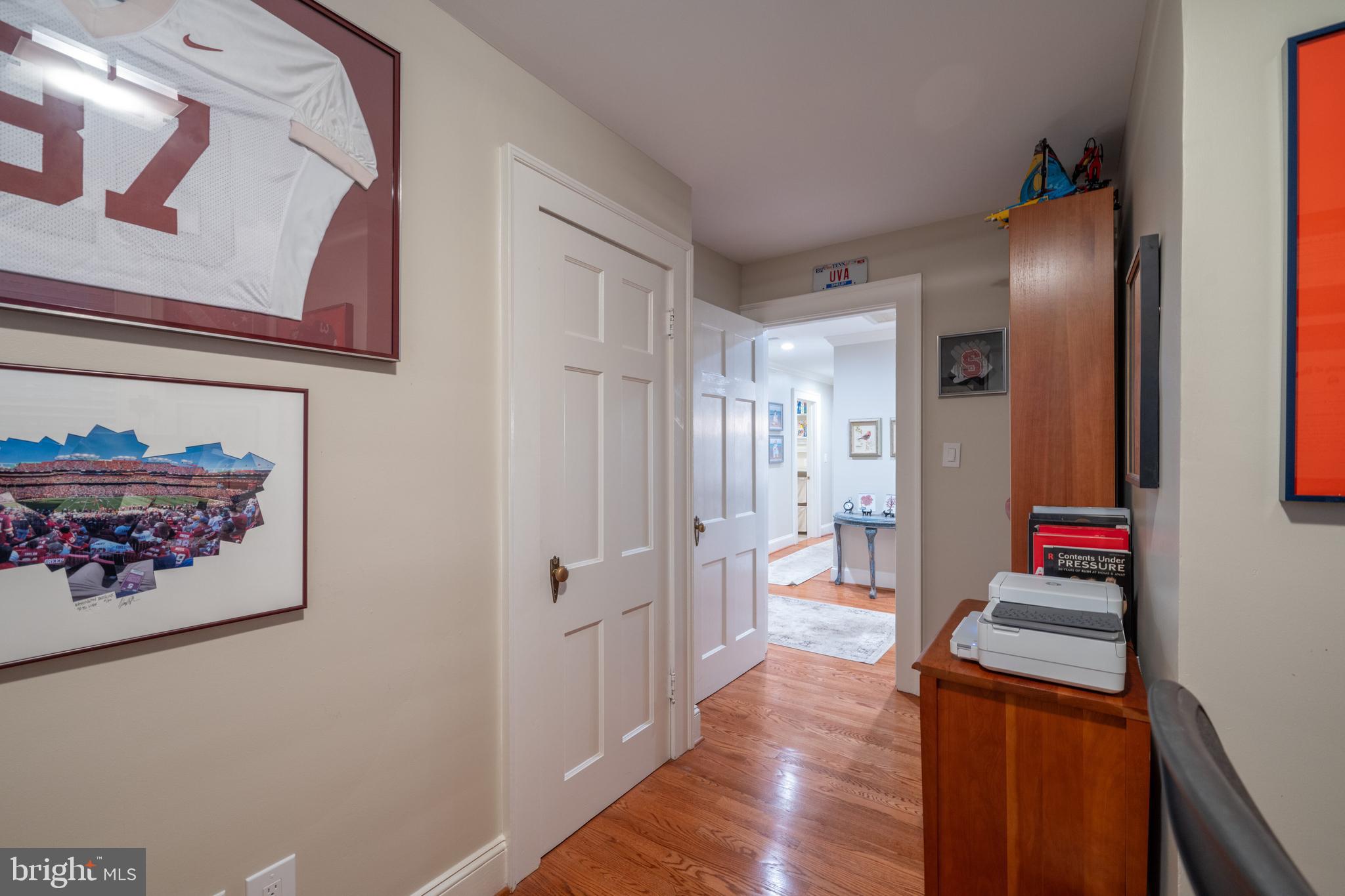 10 W GLENDALE AVENUE W