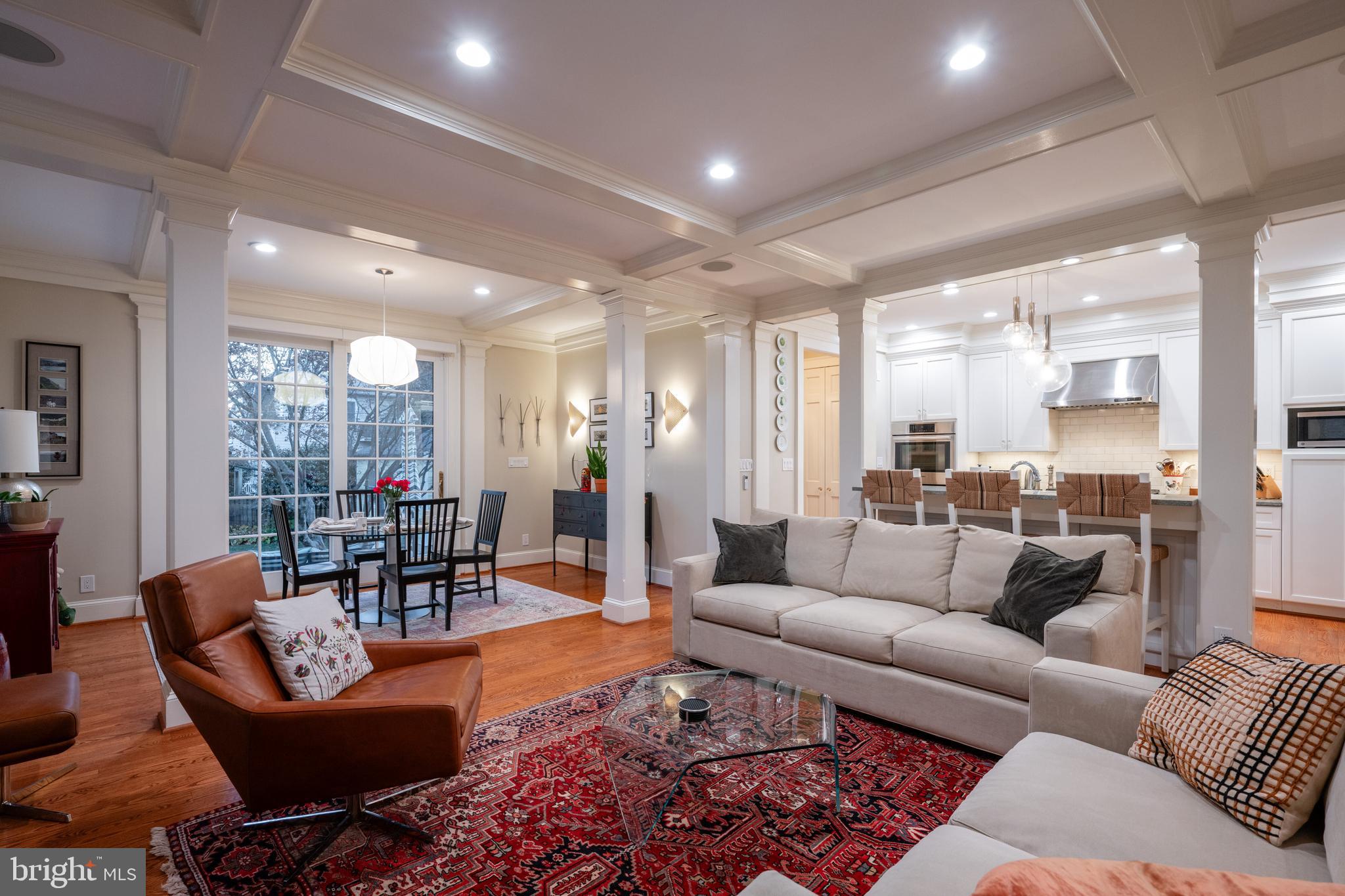 10 W GLENDALE AVENUE W