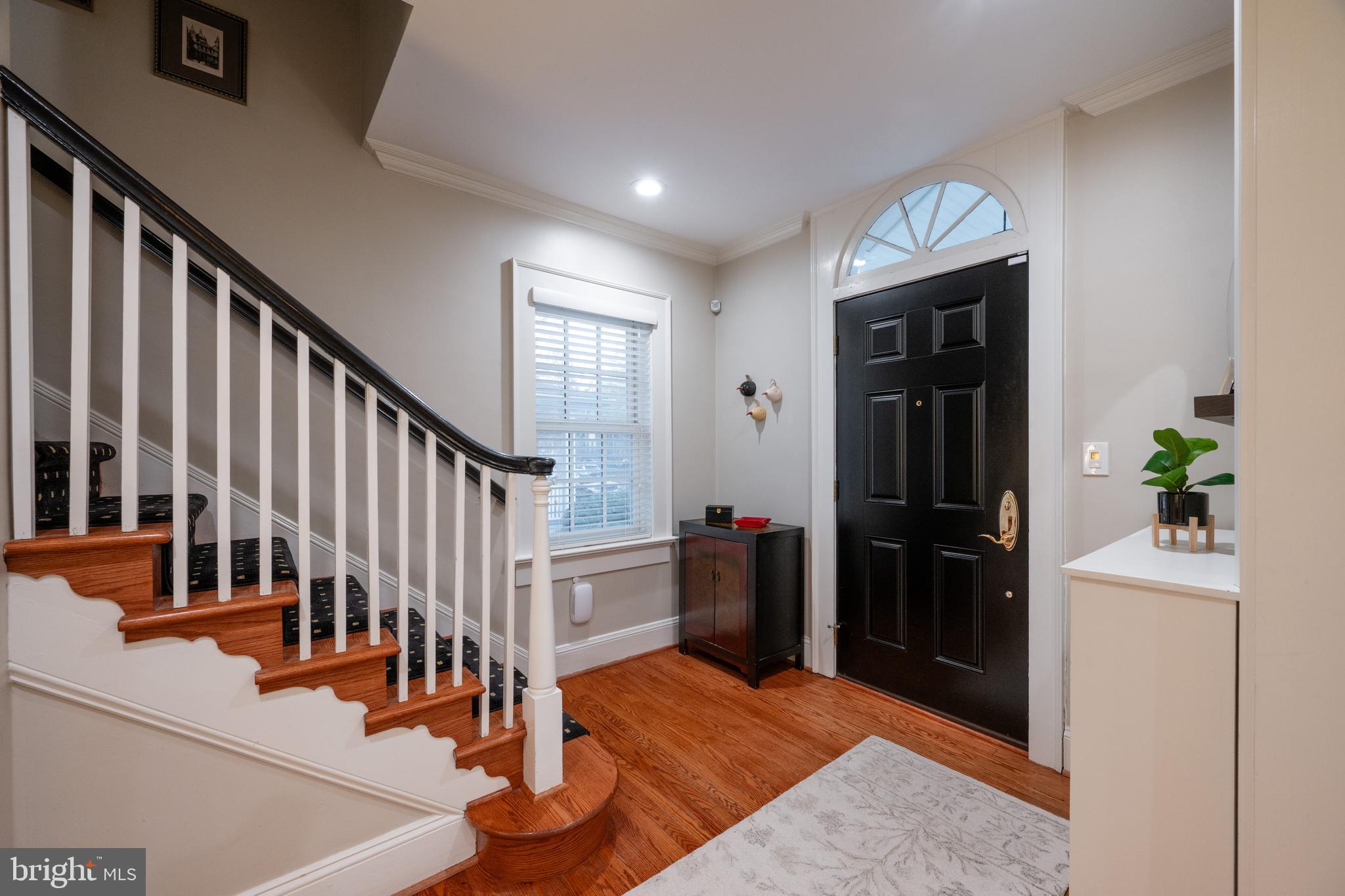 10 W GLENDALE AVENUE W