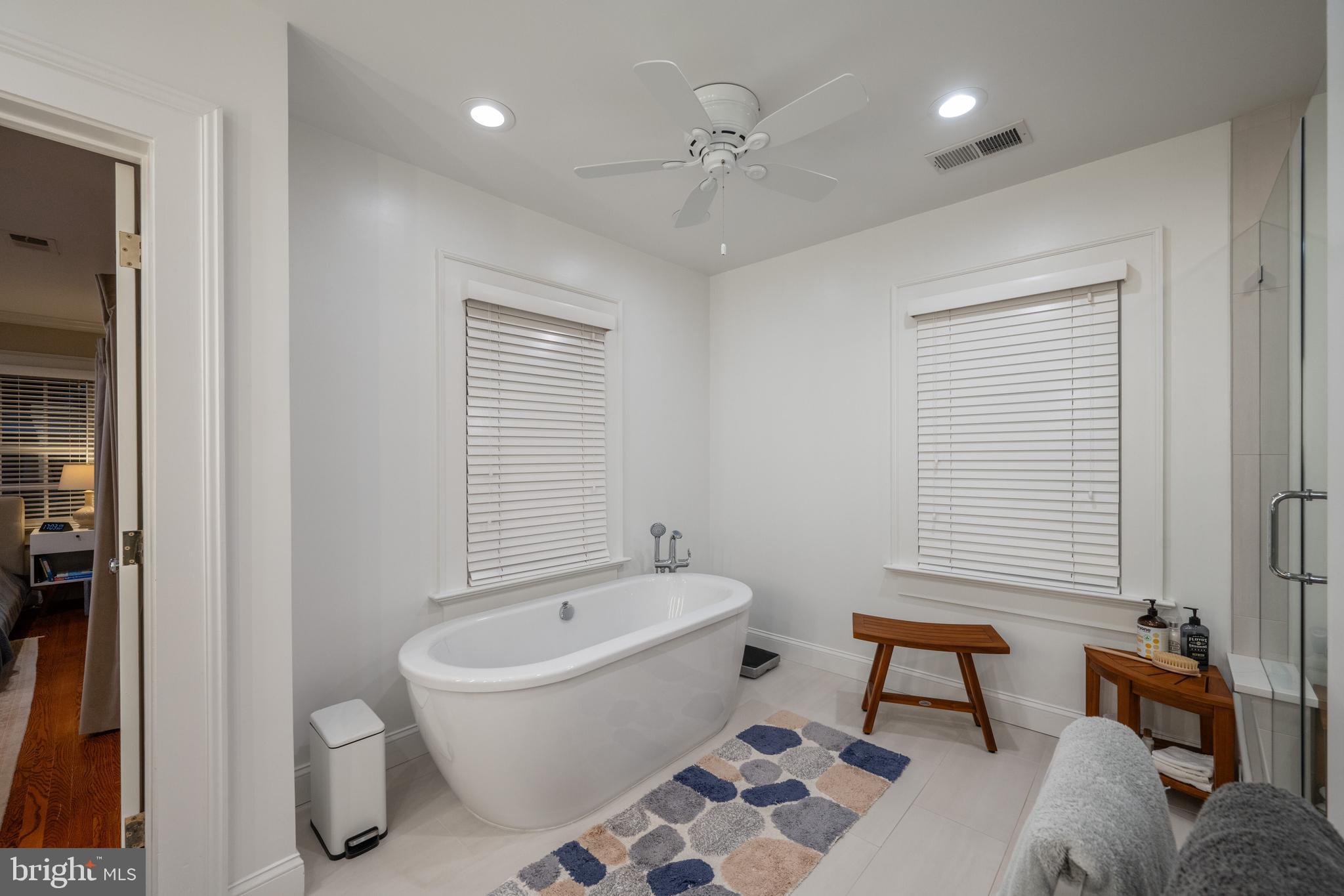 10 W GLENDALE AVENUE W