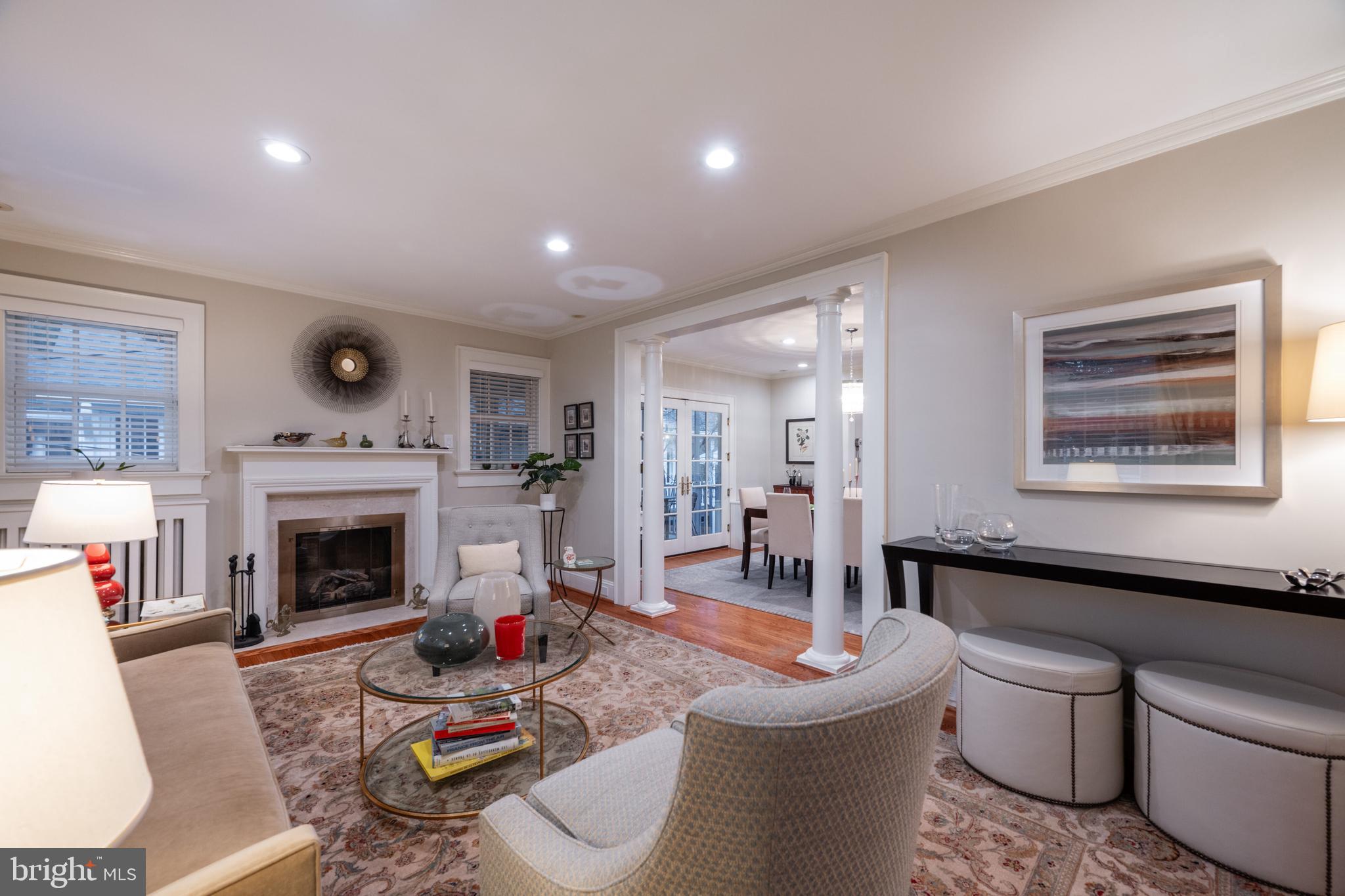 10 W GLENDALE AVENUE W