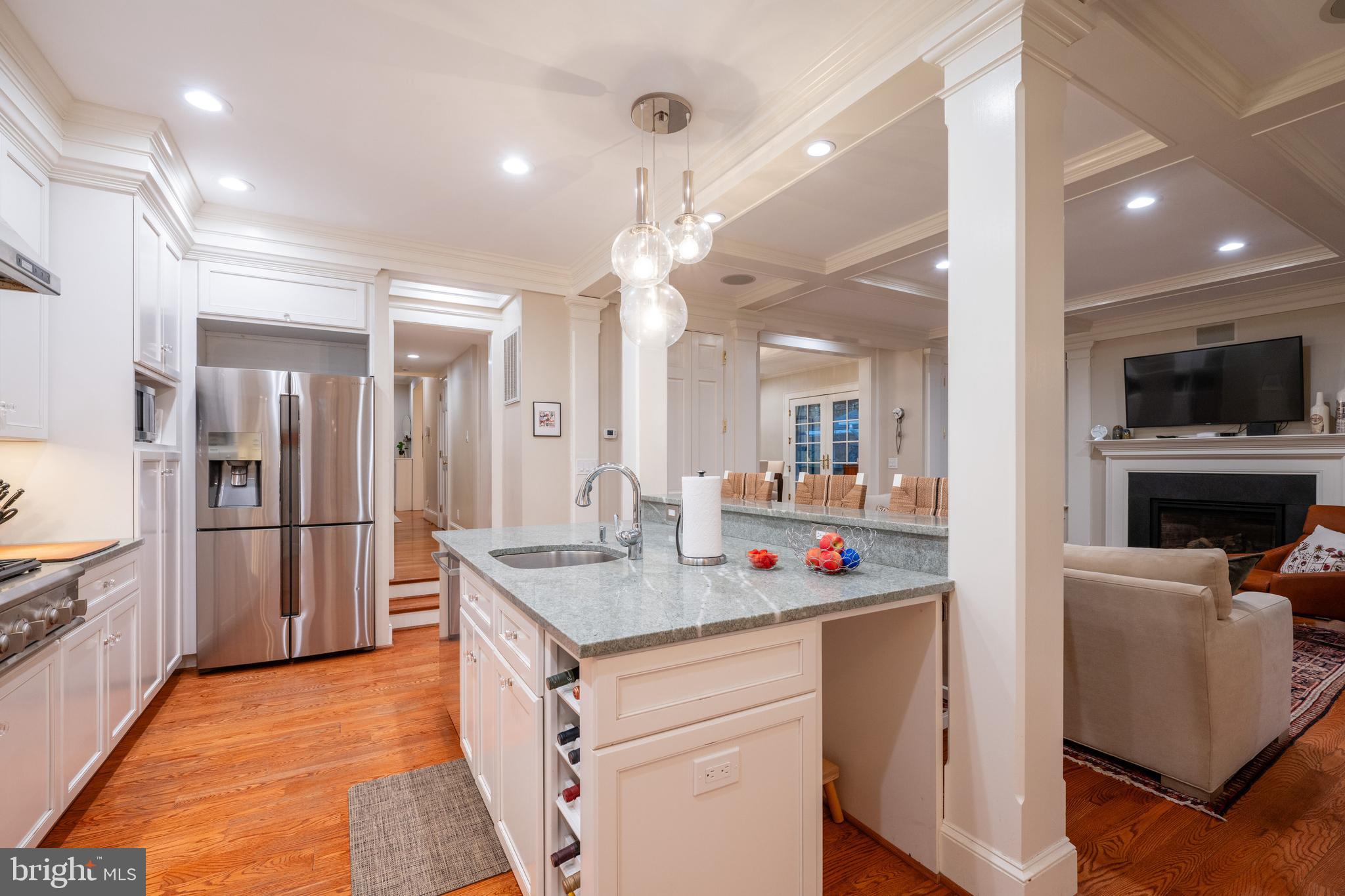 10 W GLENDALE AVENUE W