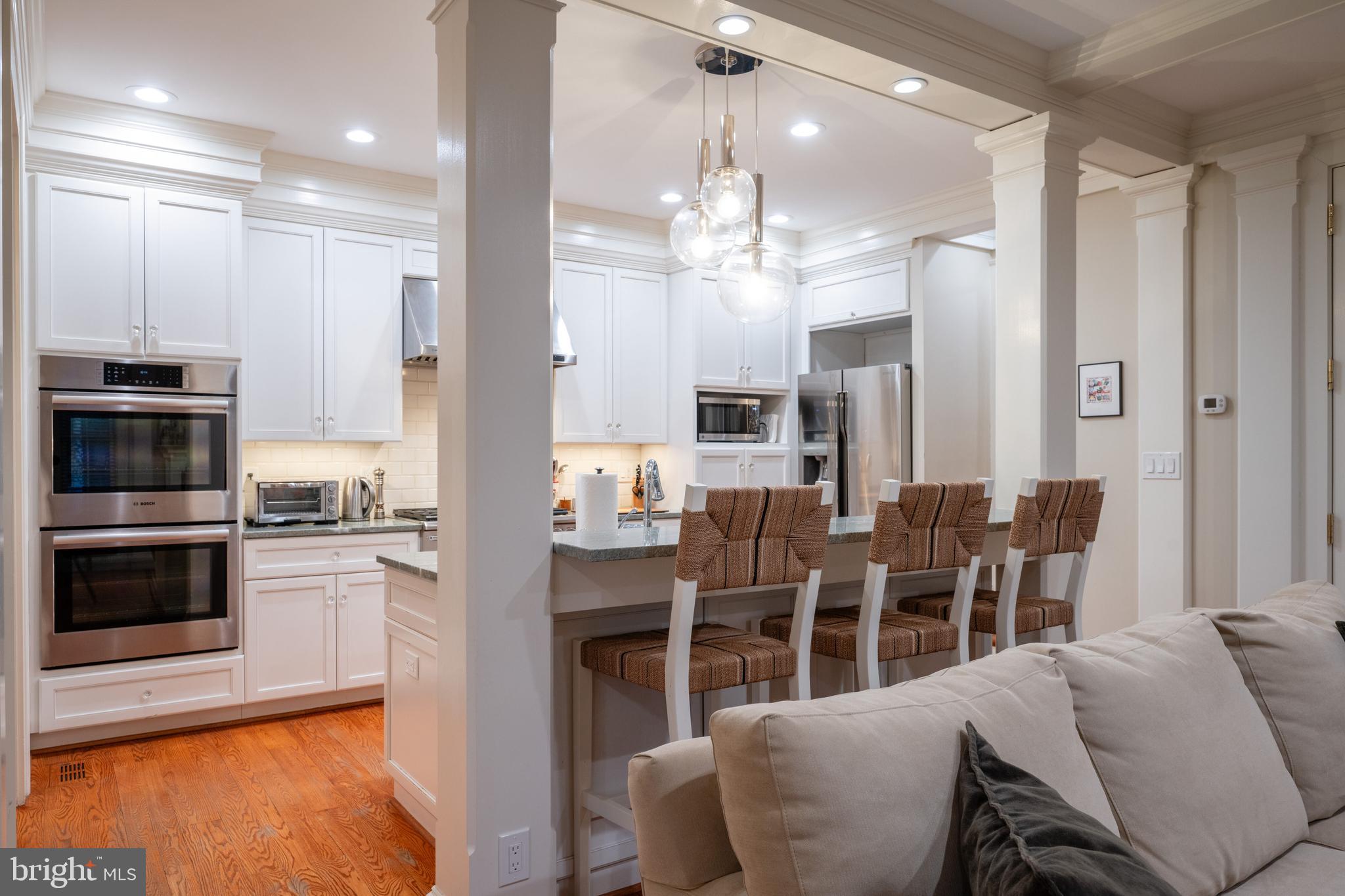 10 W GLENDALE AVENUE W