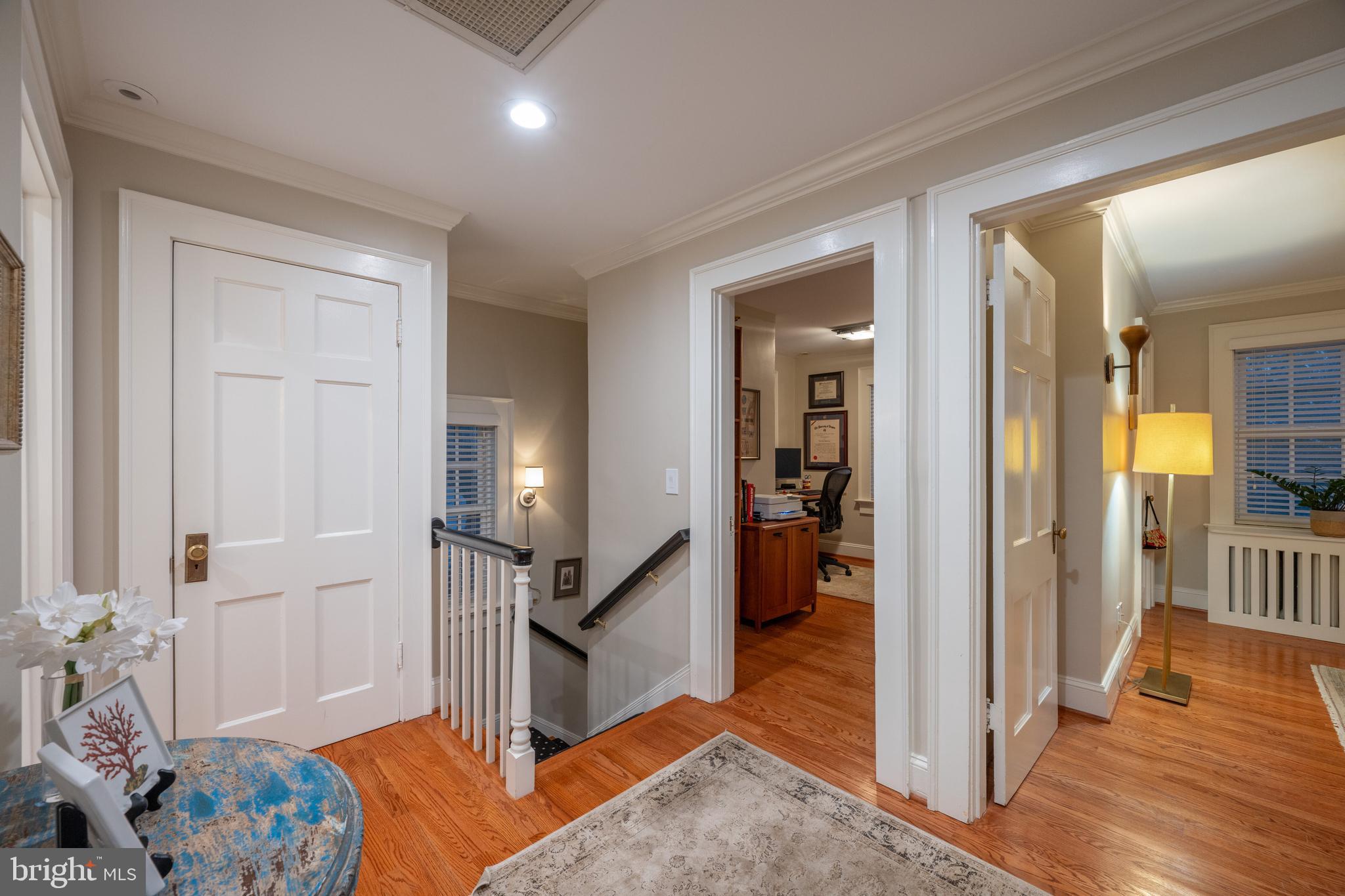 10 W GLENDALE AVENUE W
