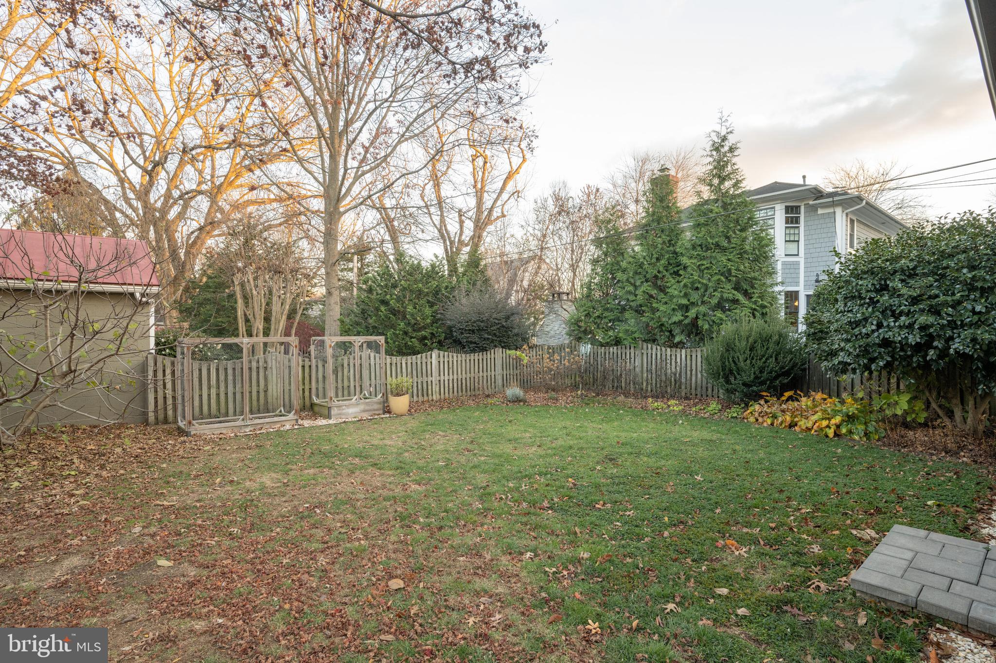 10 W GLENDALE AVENUE W
