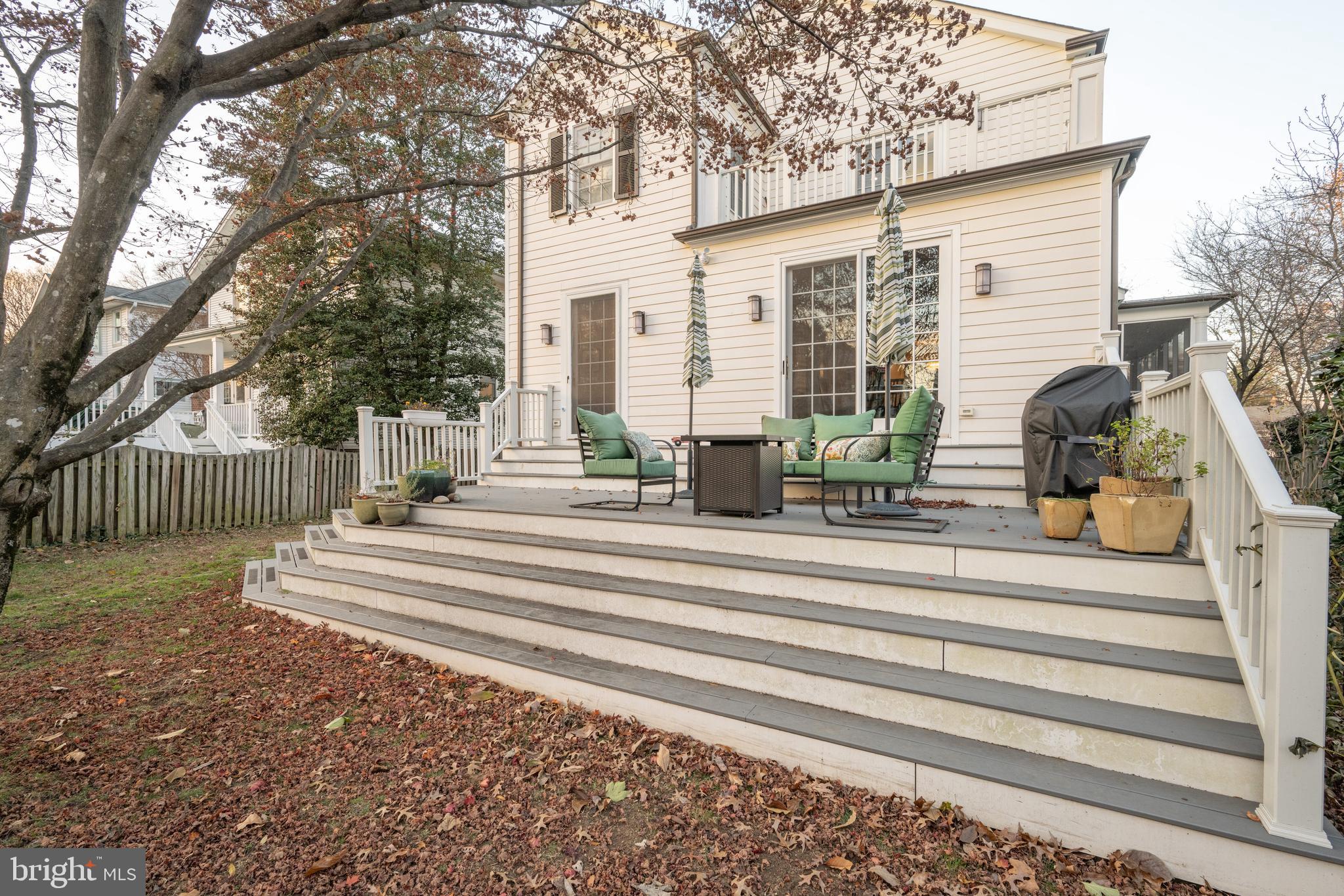 10 W GLENDALE AVENUE W