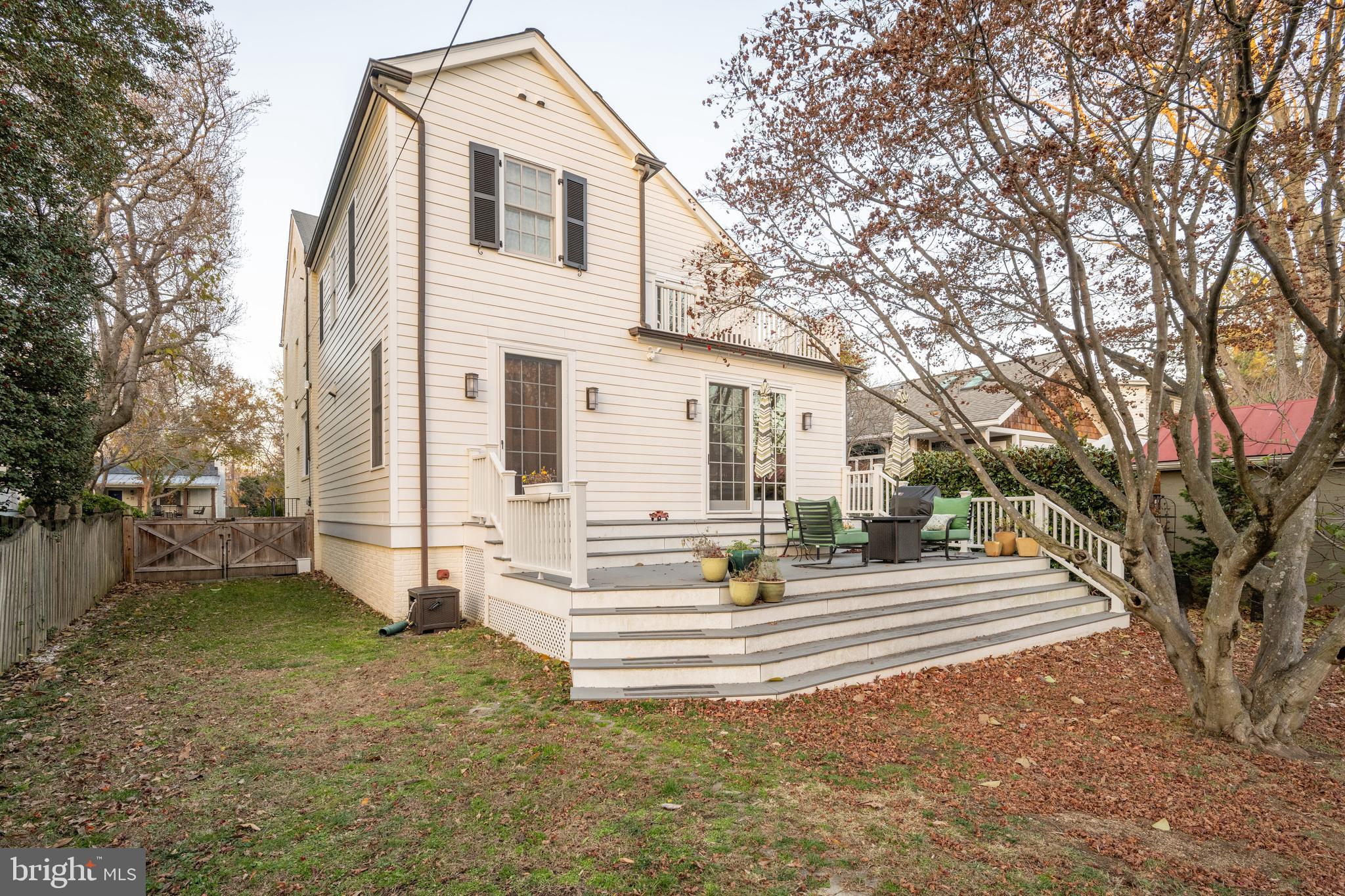 10 W GLENDALE AVENUE W