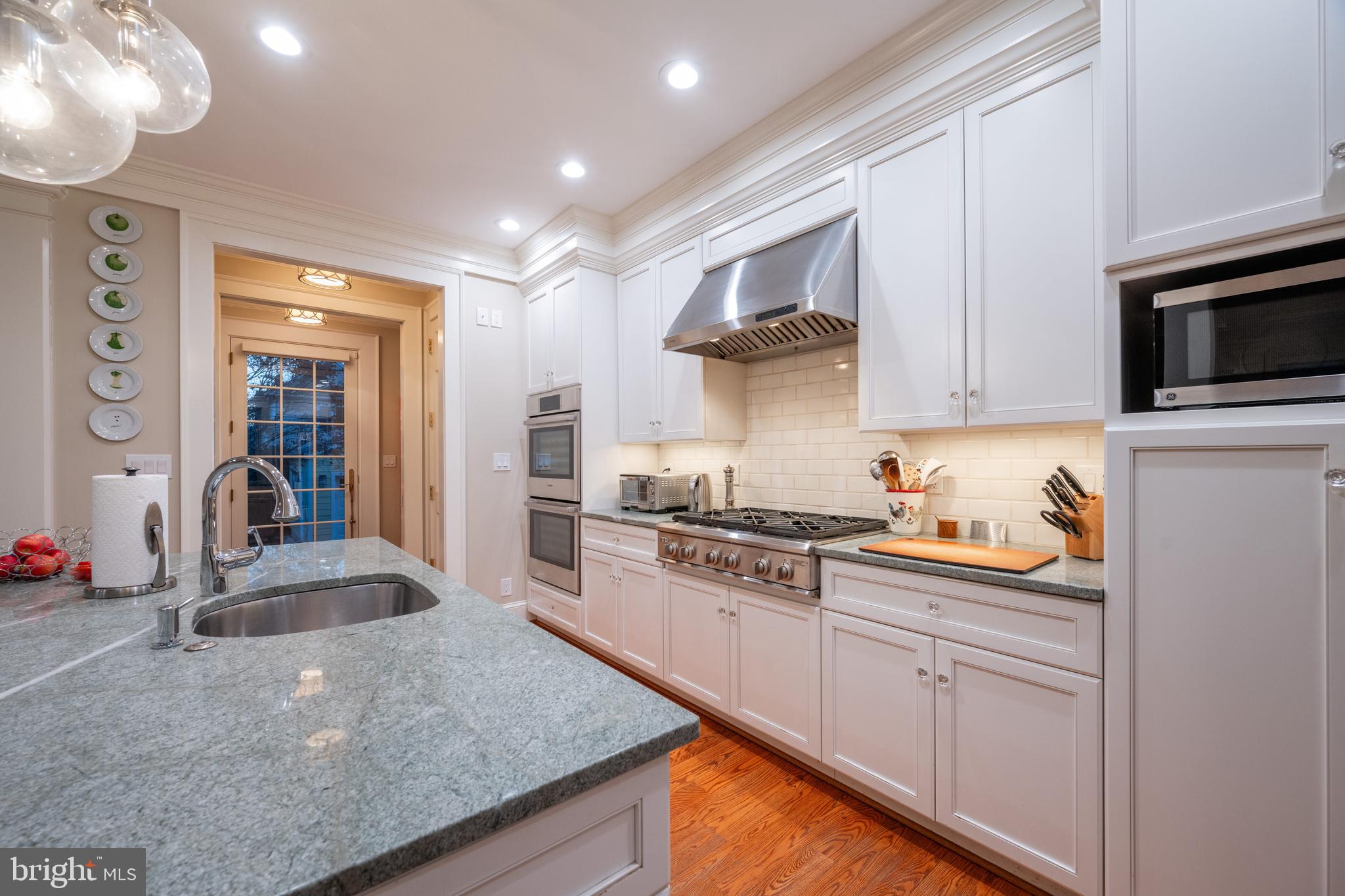 10 W GLENDALE AVENUE W
