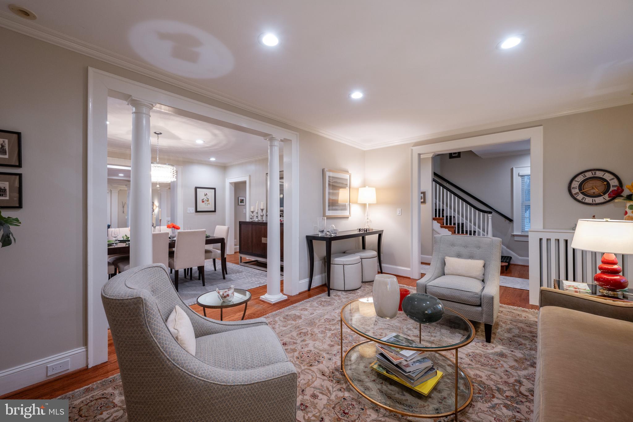 10 W GLENDALE AVENUE W