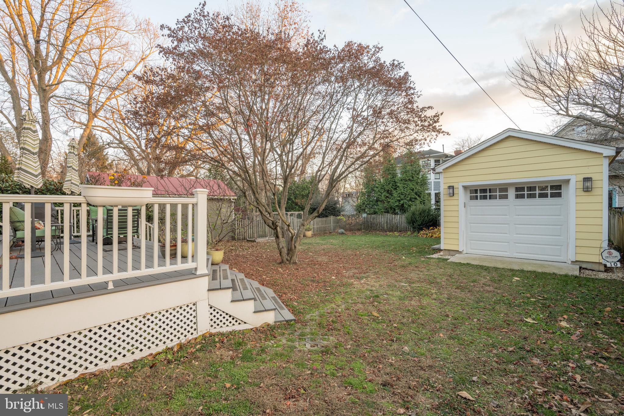 10 W GLENDALE AVENUE W