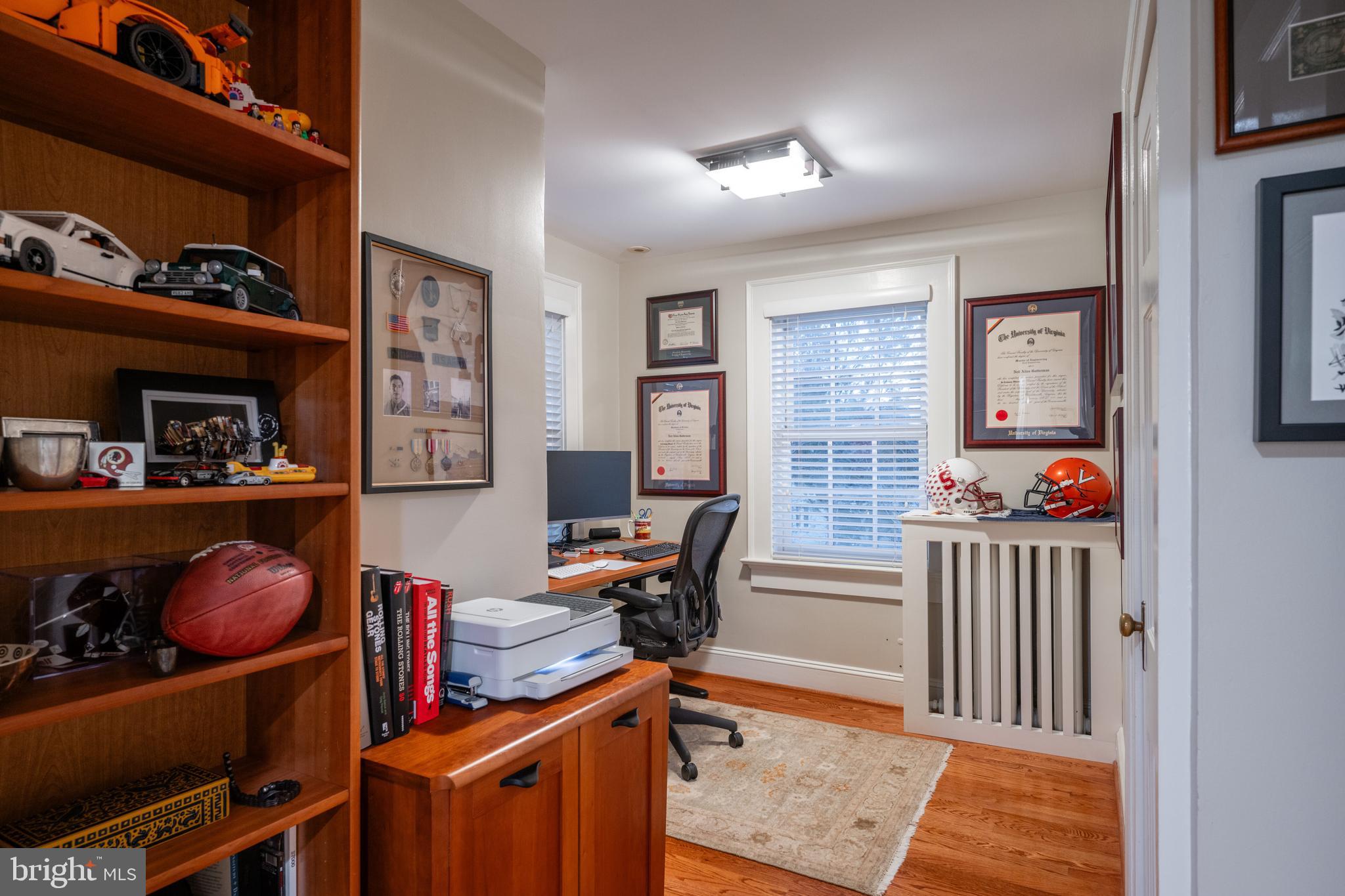 10 W GLENDALE AVENUE W