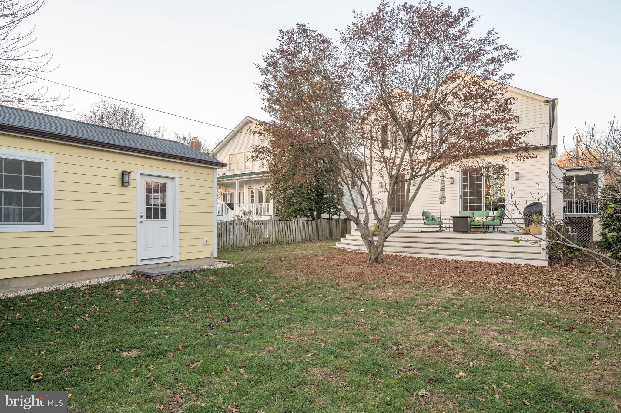 10 W GLENDALE AVENUE W