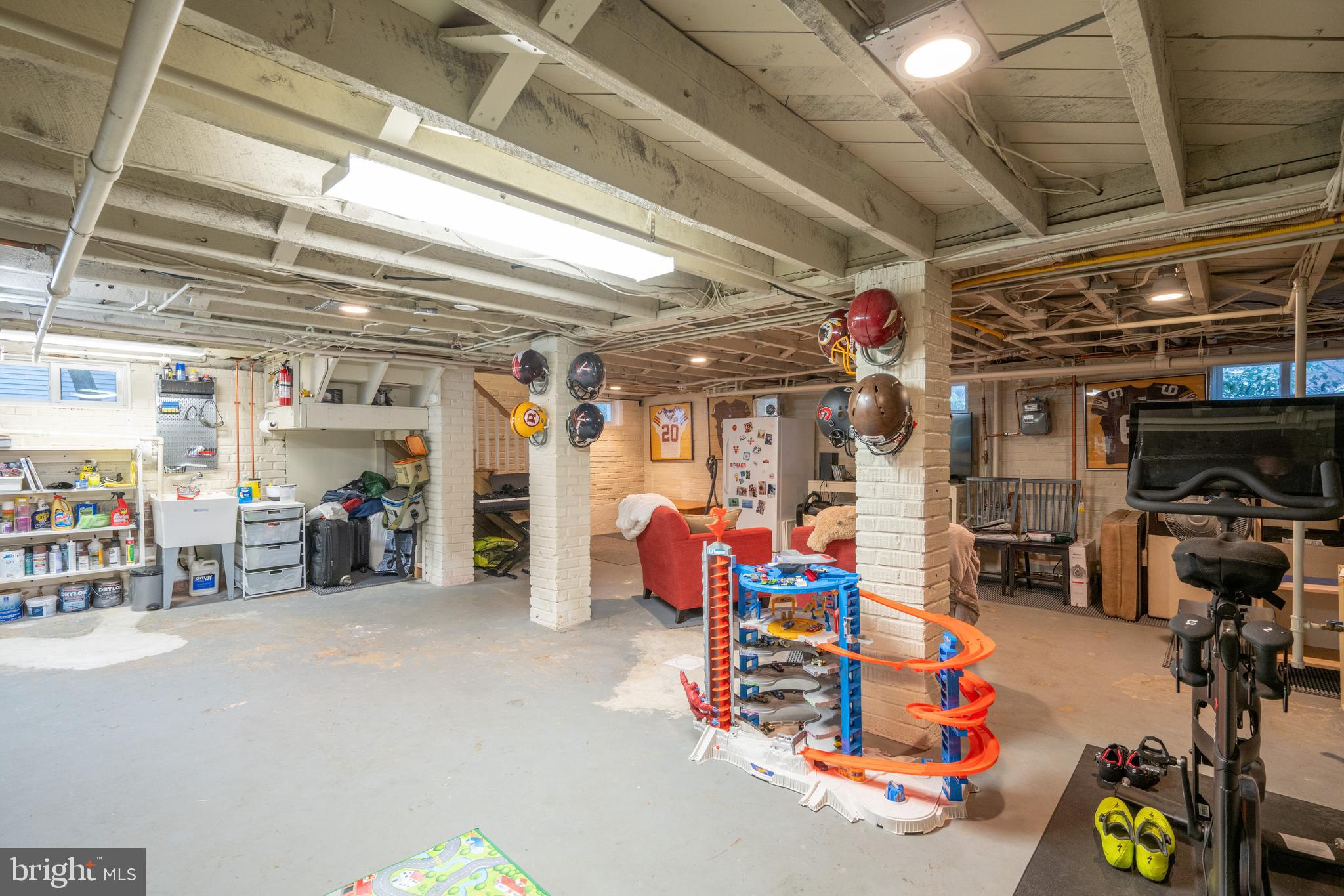 10 W GLENDALE AVENUE W