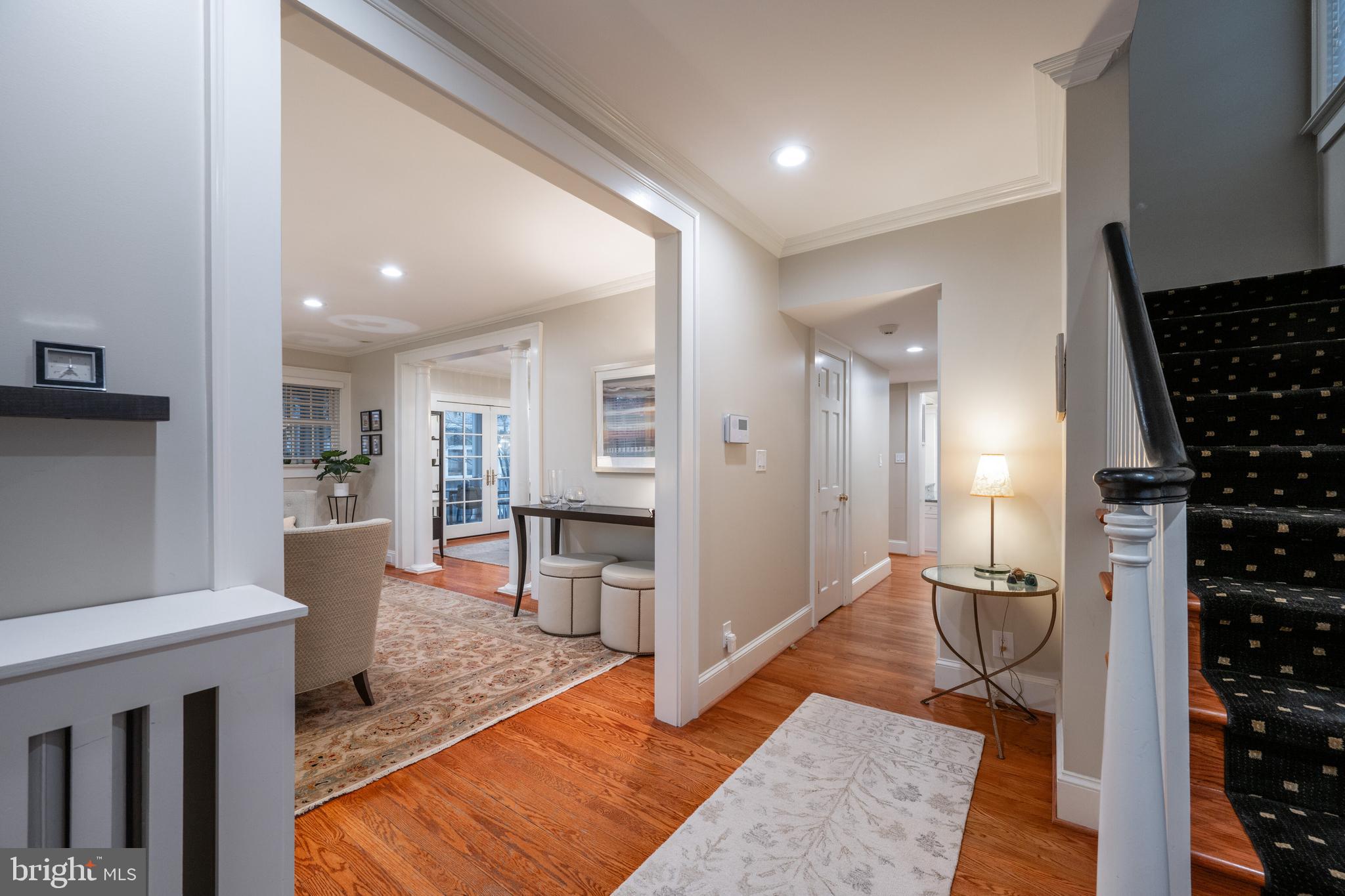 10 W GLENDALE AVENUE W