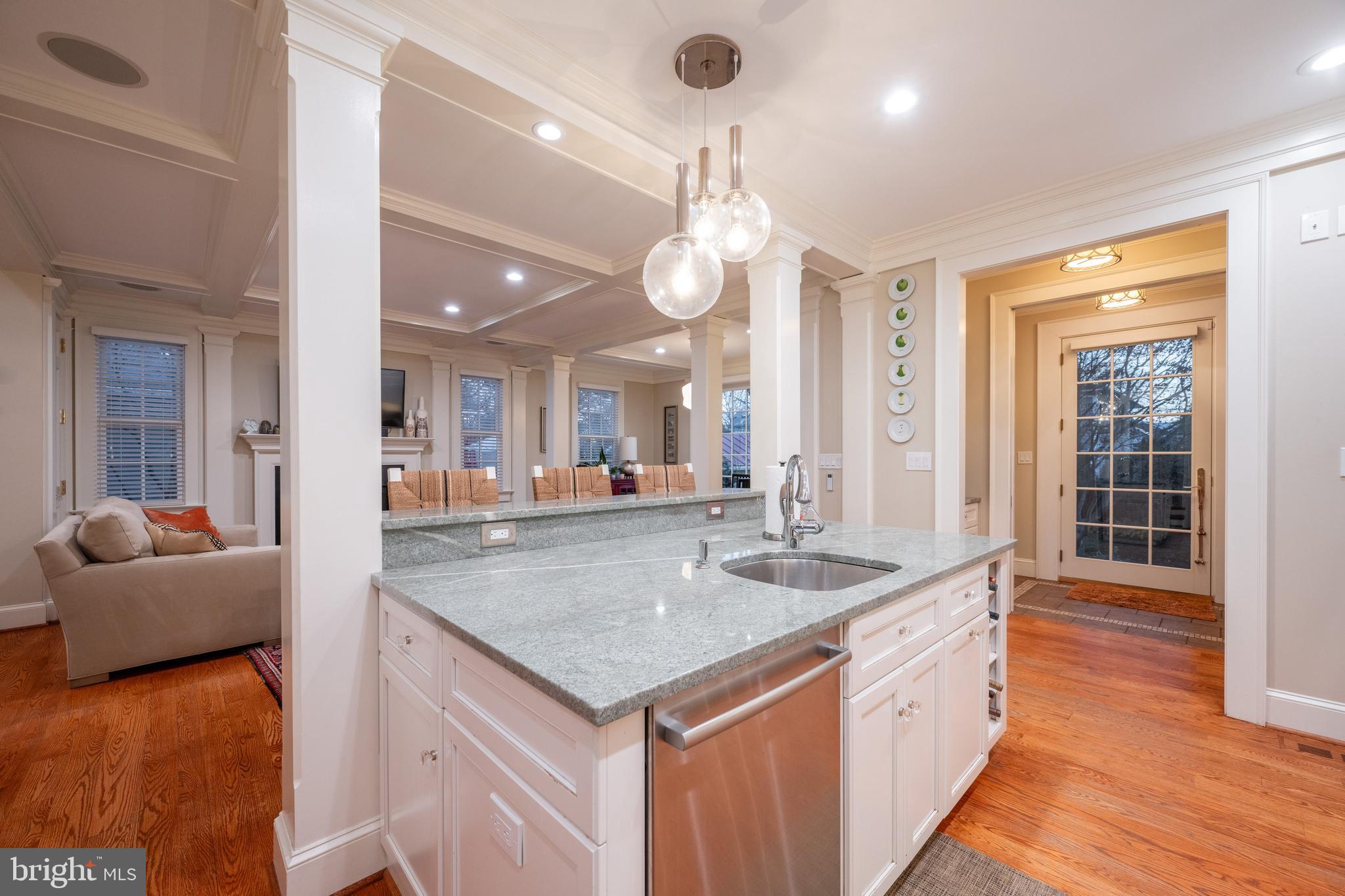 10 W GLENDALE AVENUE W