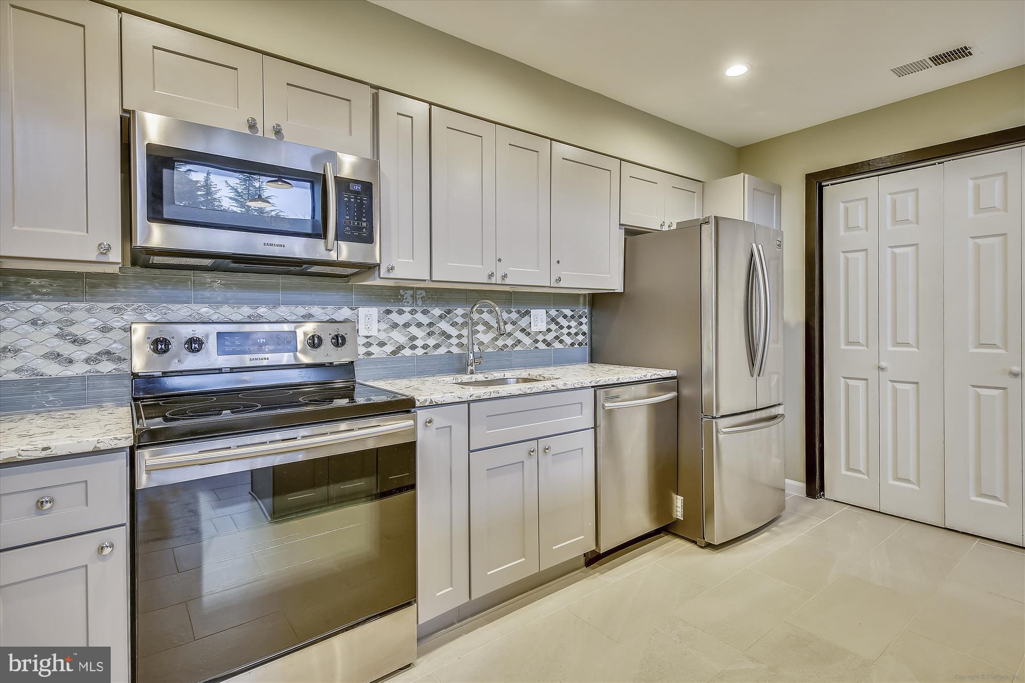 803 N HOWARD STREET 258
