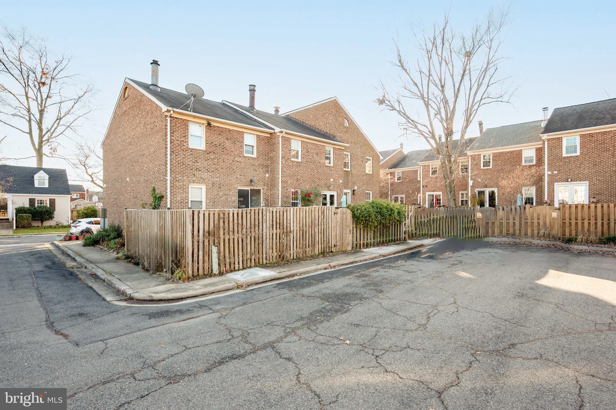 4 E DEL RAY AVENUE