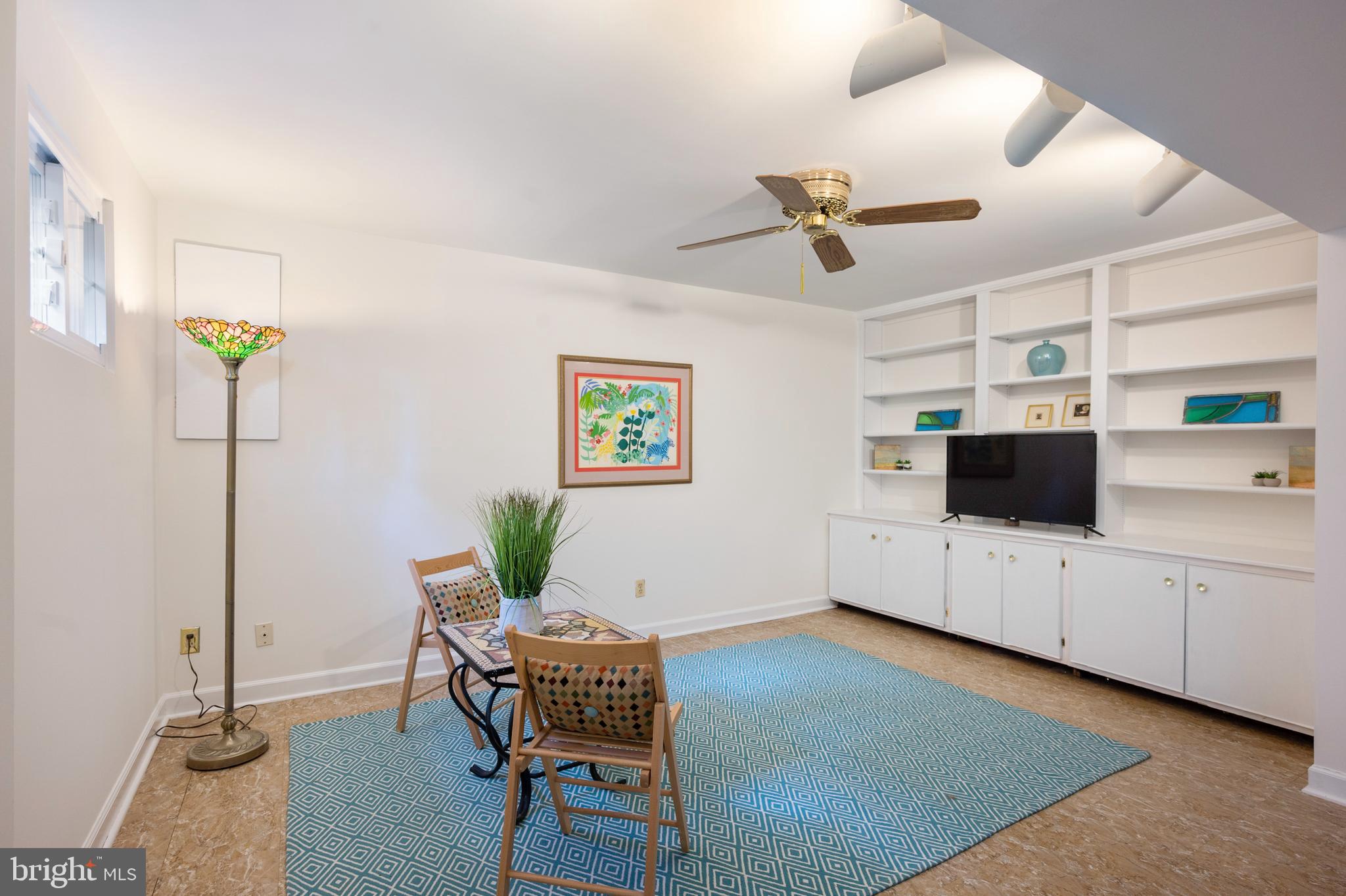 4 E DEL RAY AVENUE