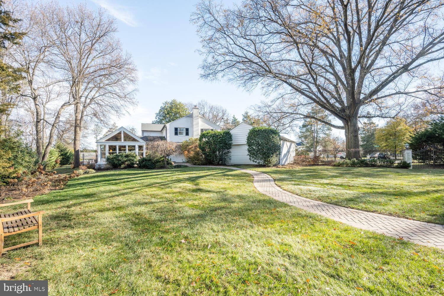 4001 LAWRENCE AVENUE