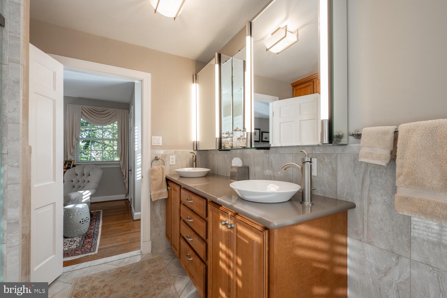 4001 LAWRENCE AVENUE