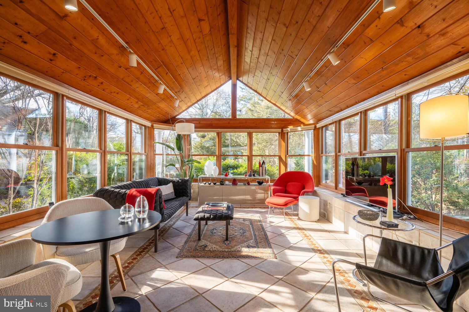 4001 LAWRENCE AVENUE