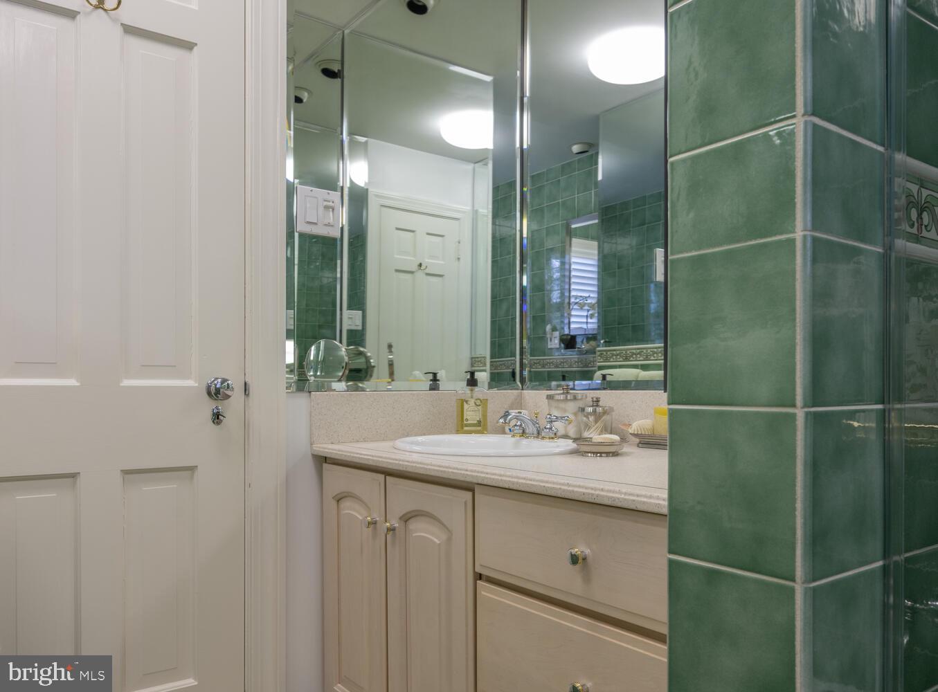 4001 LAWRENCE AVENUE