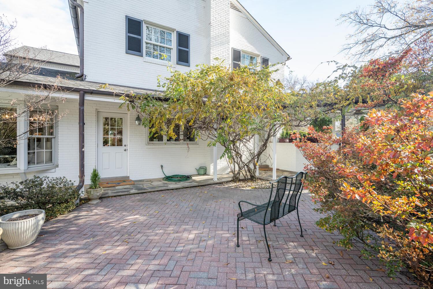 4001 LAWRENCE AVENUE