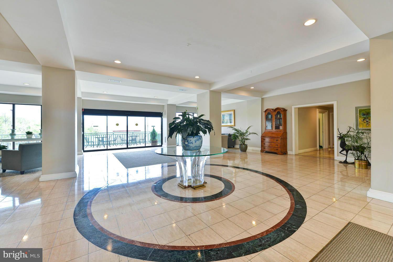 501 SLATERS LANE 212
