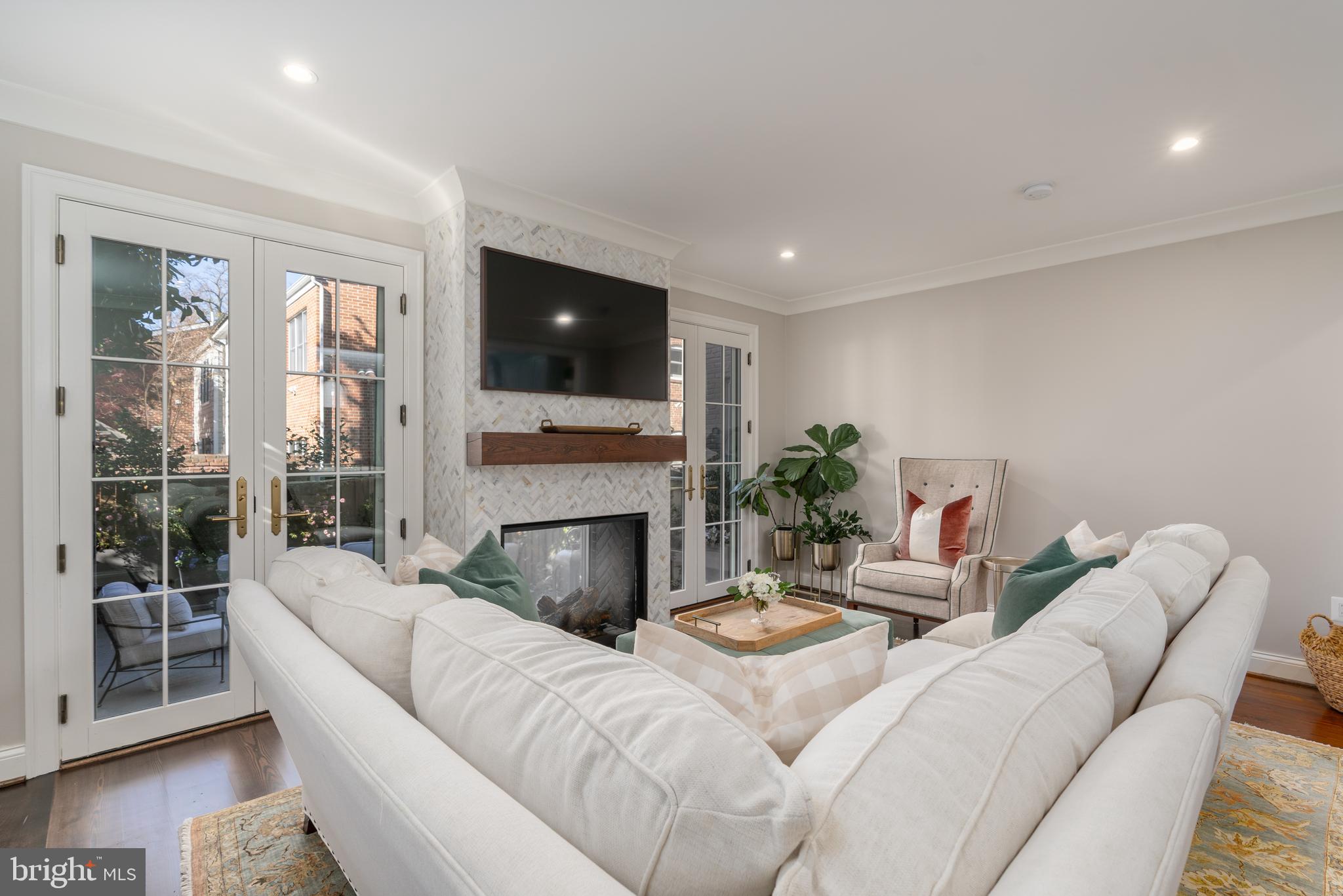 405 S FAIRFAX STREET