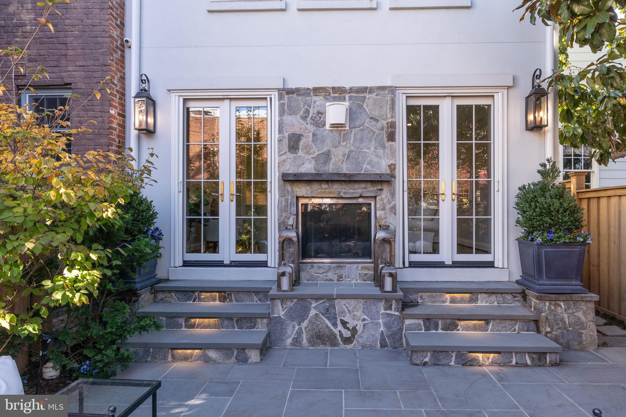 405 S FAIRFAX STREET