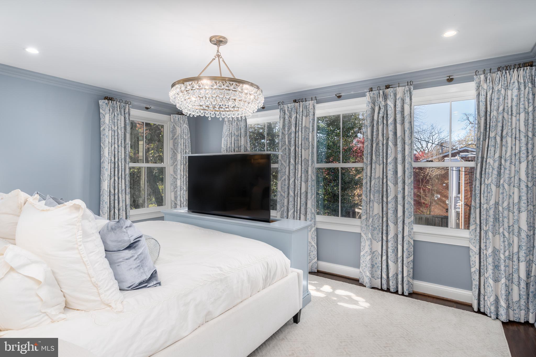 405 S FAIRFAX STREET