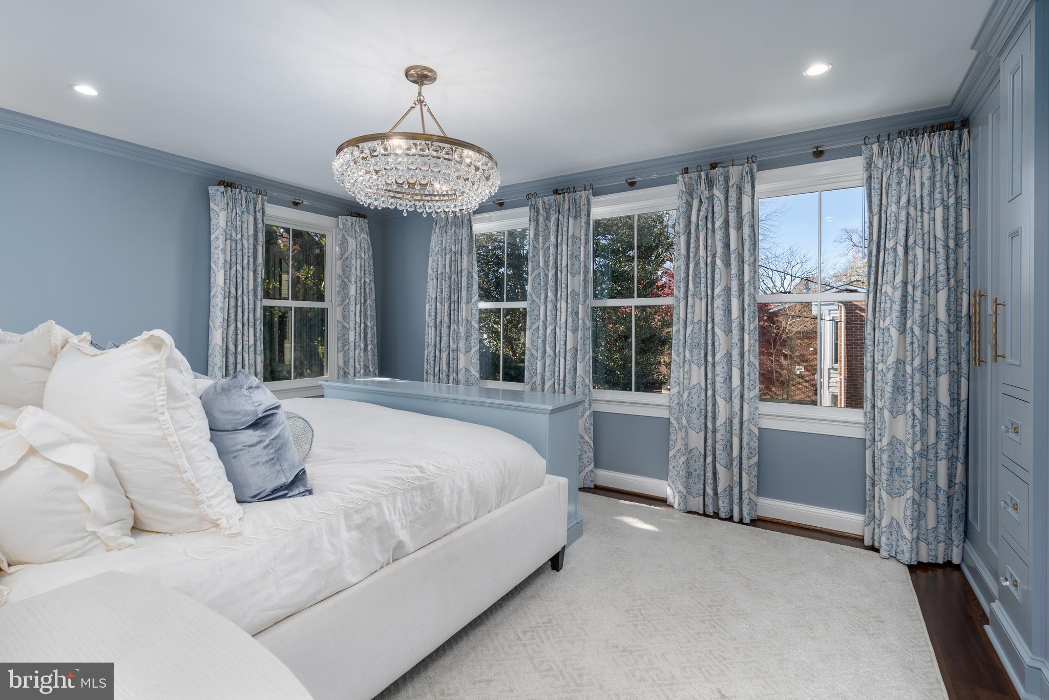 405 S FAIRFAX STREET