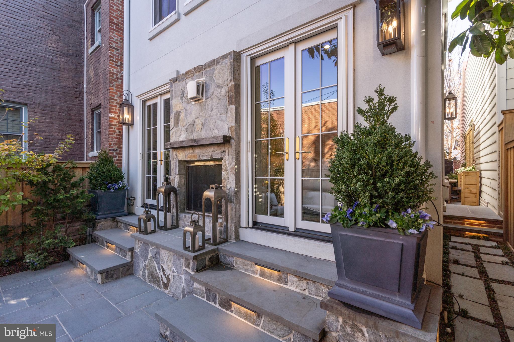 405 S FAIRFAX STREET